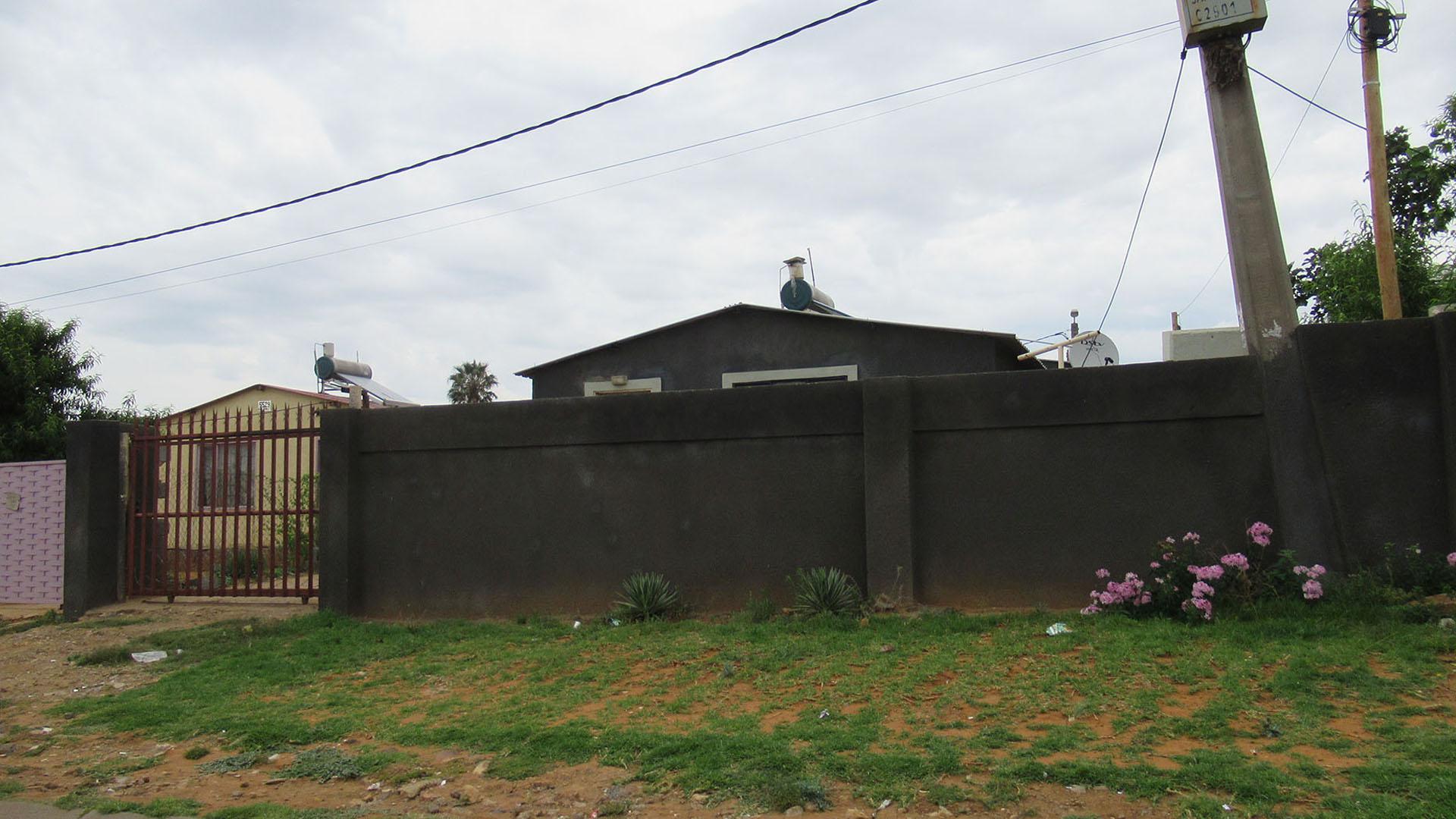 Front View of property in Vlakfontein