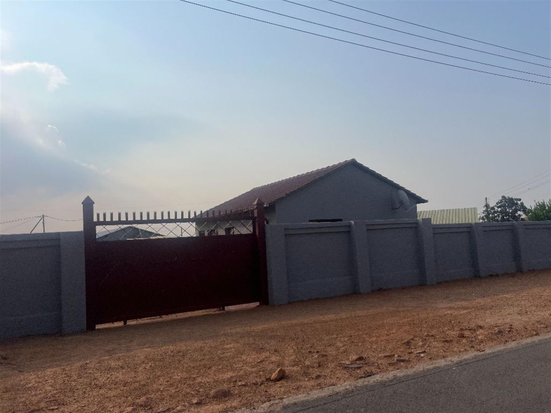 Front View of property in Soshanguve