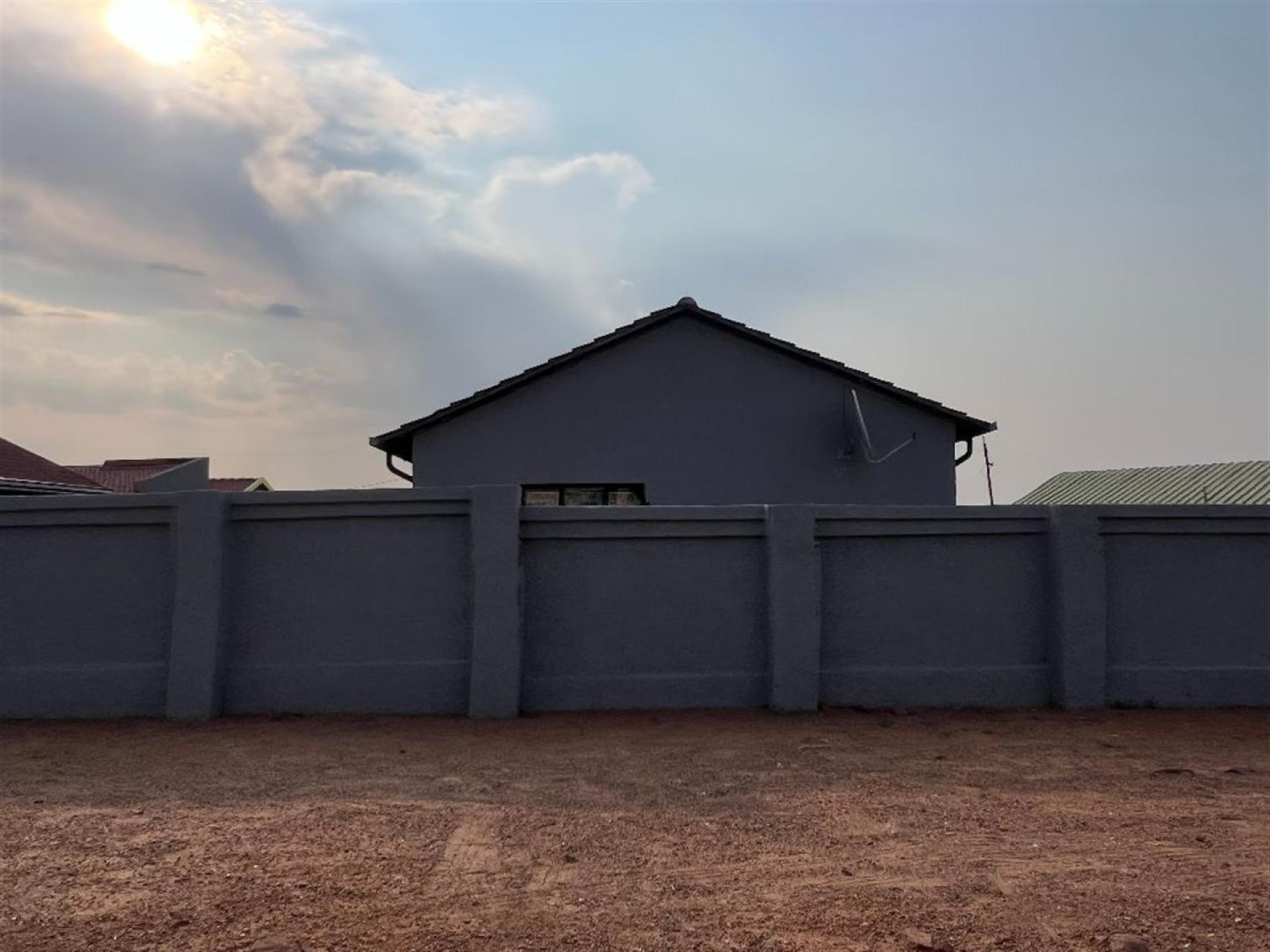 Front View of property in Soshanguve