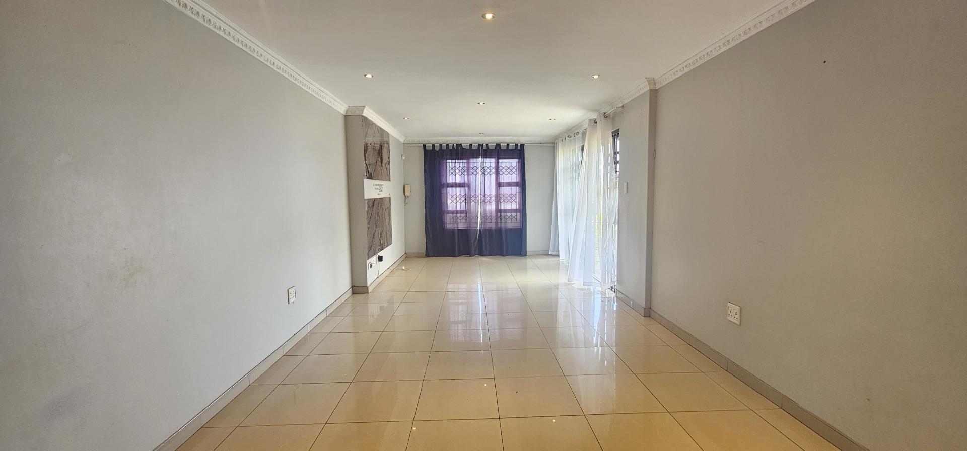 Lounges - 16 square meters of property in Orient Hills