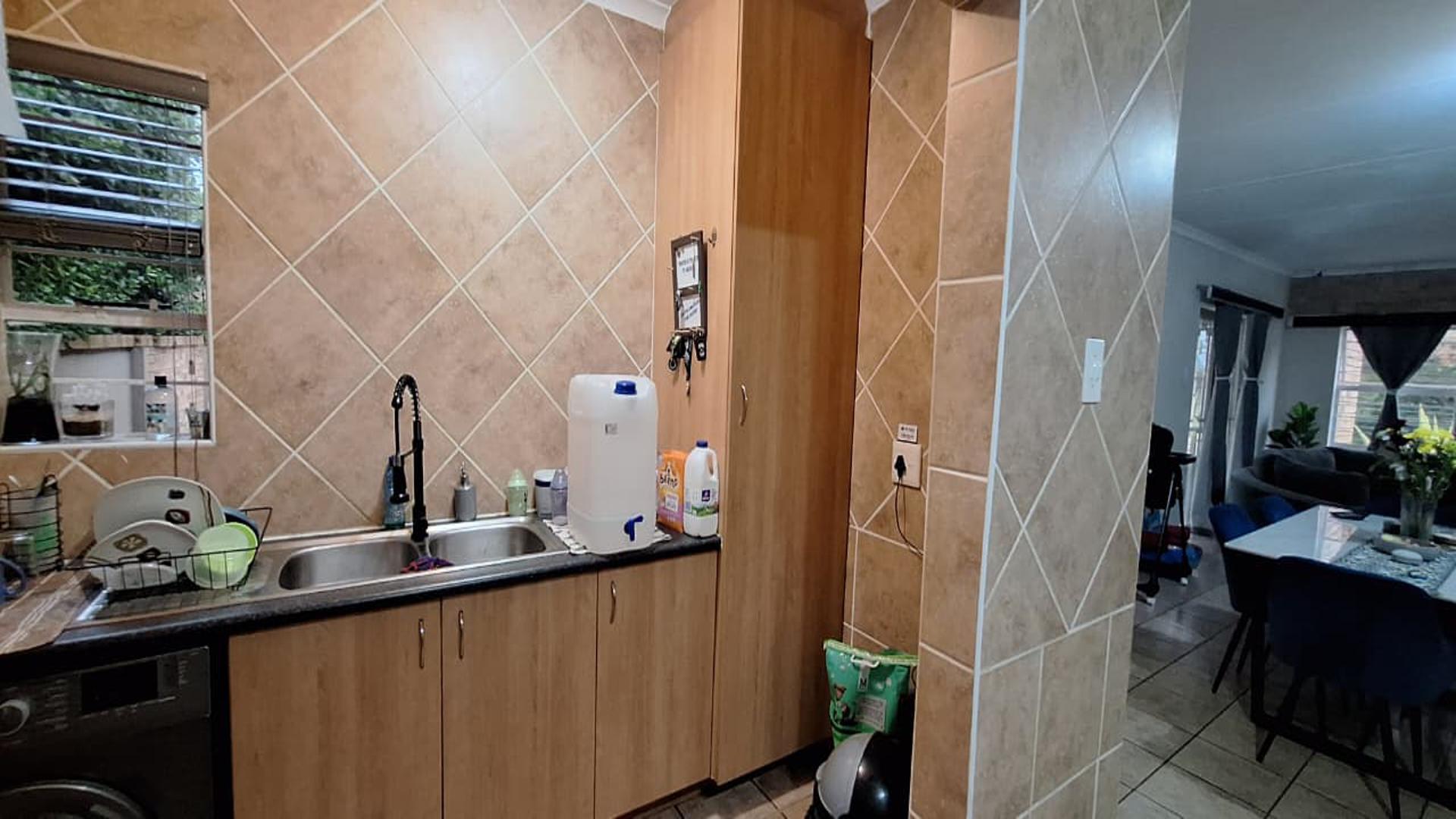 Scullery - 5 square meters of property in Weltevreden Park