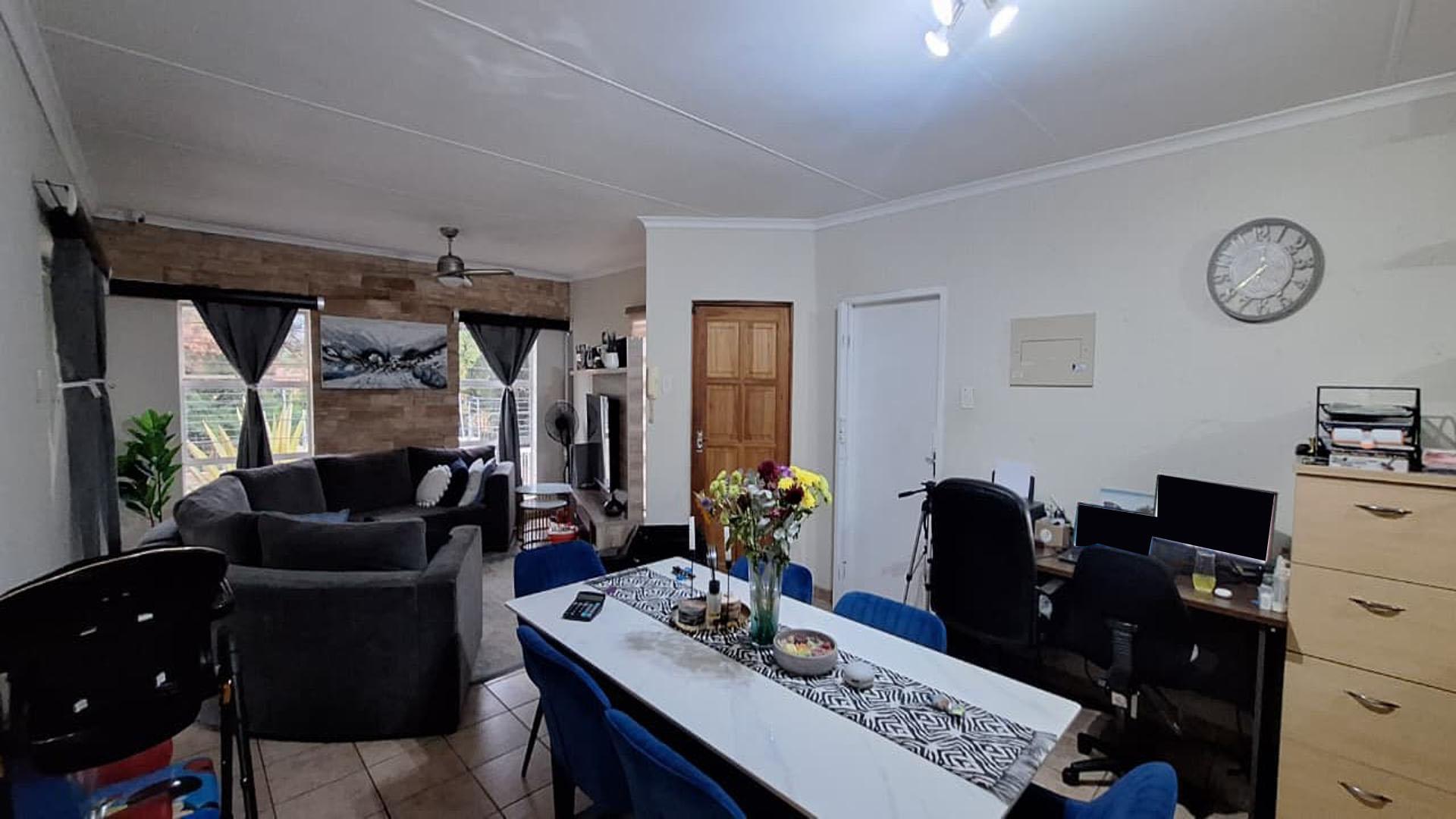 Dining Room - 20 square meters of property in Weltevreden Park