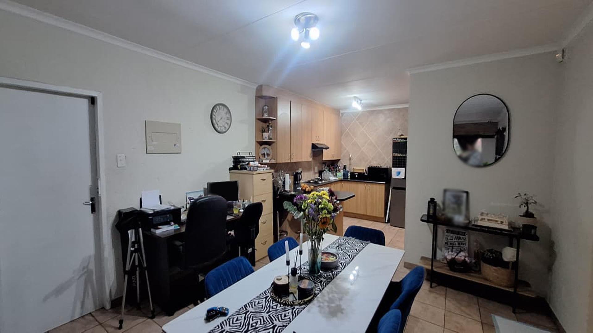 Dining Room - 20 square meters of property in Weltevreden Park