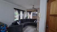 Lounges - 14 square meters of property in Weltevreden Park
