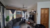 Lounges - 14 square meters of property in Weltevreden Park