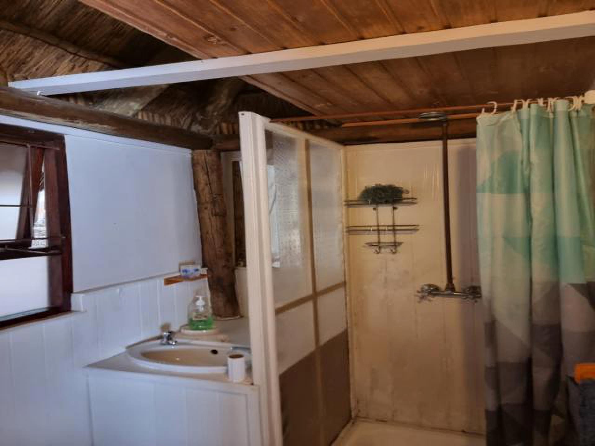 Main Bathroom of property in Gonubie