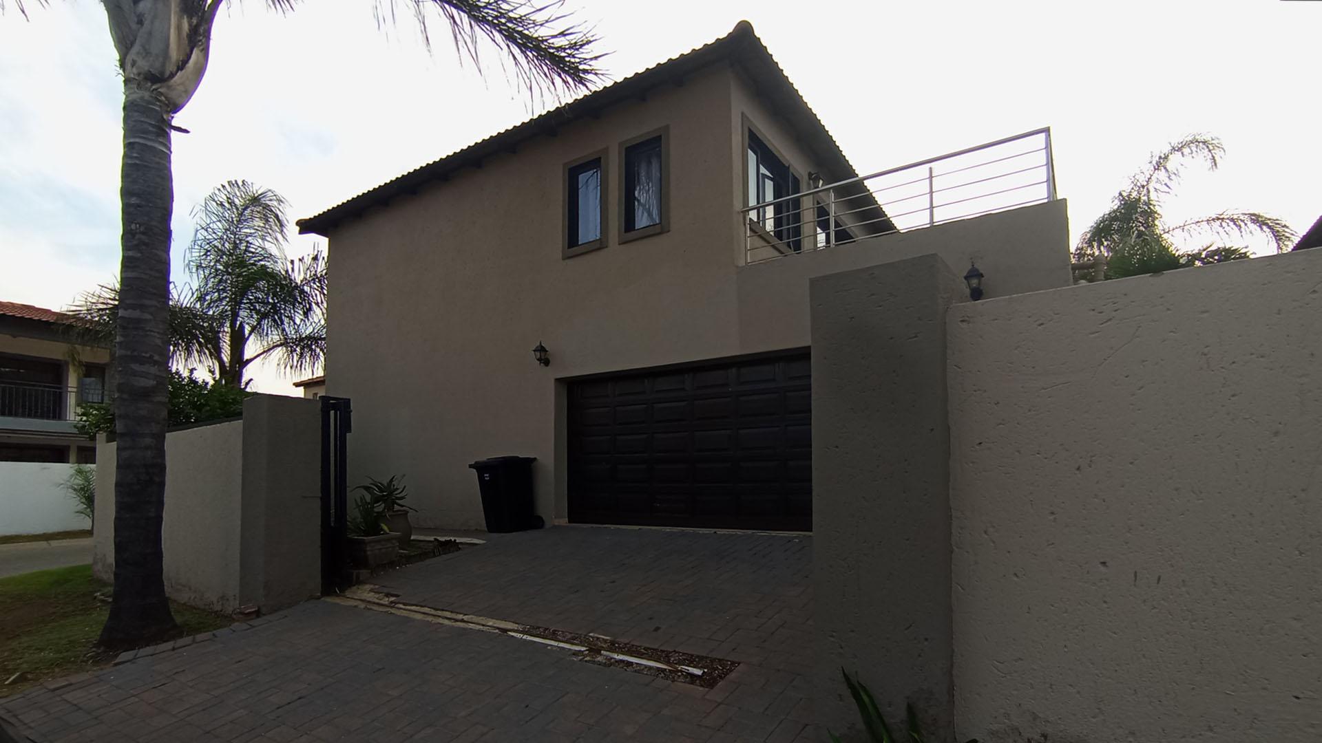 Front View of property in Noordwyk