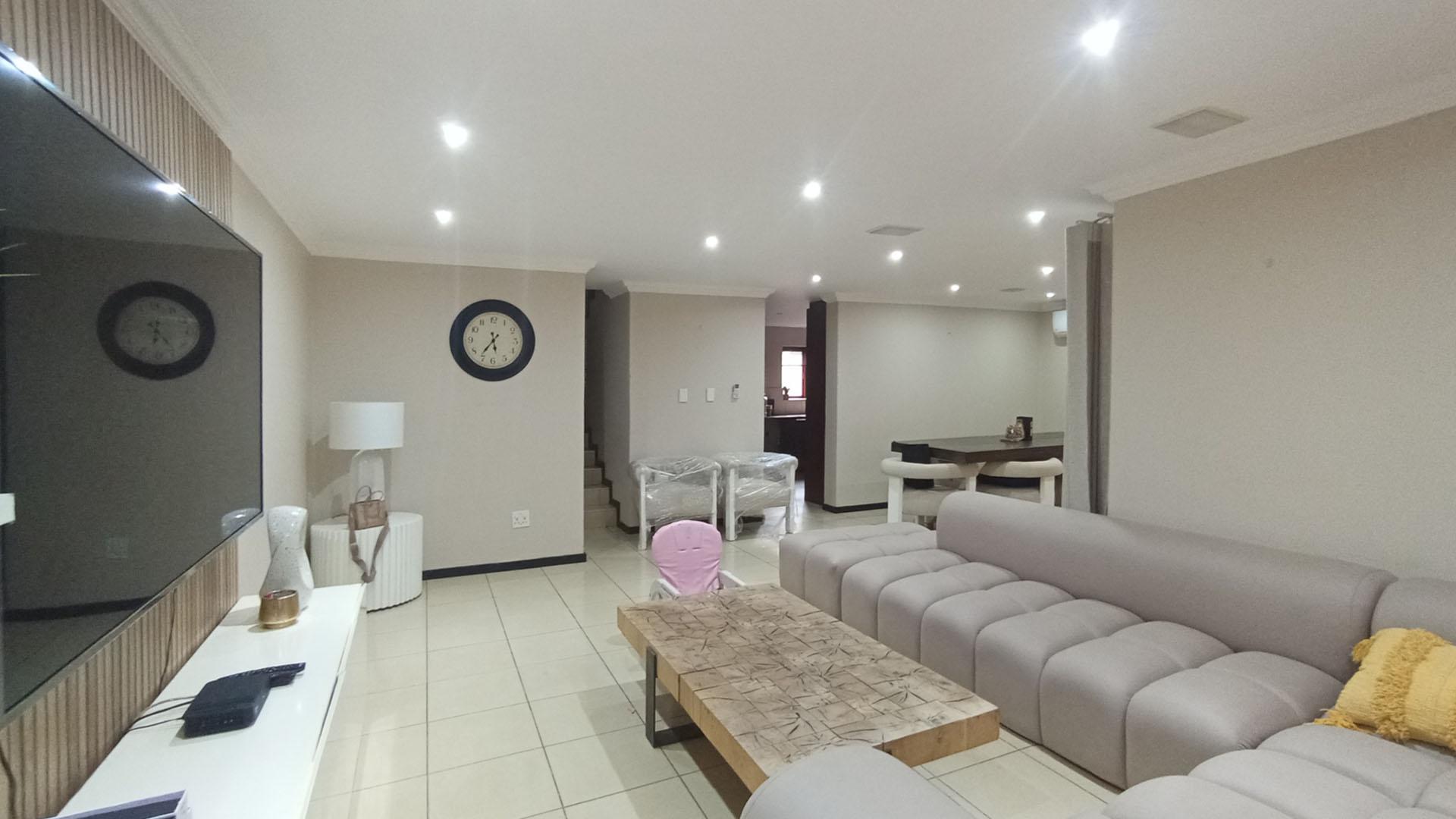 Lounges - 33 square meters of property in Noordwyk