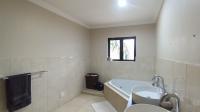Bathroom 3+ - 10 square meters of property in Noordwyk
