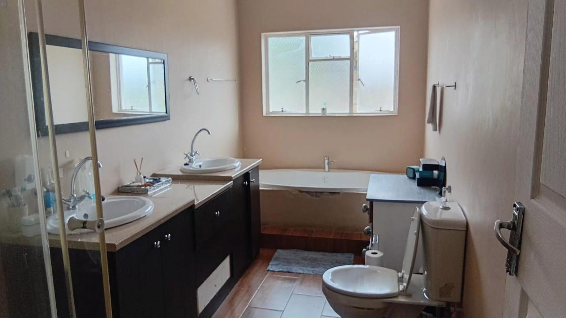 Main Bathroom of property in Newton Park