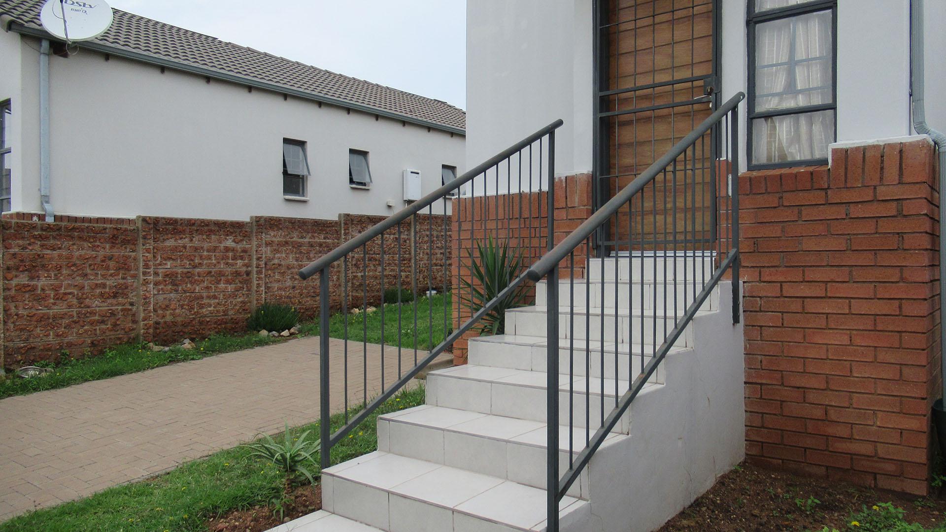 Front View of property in South Hills