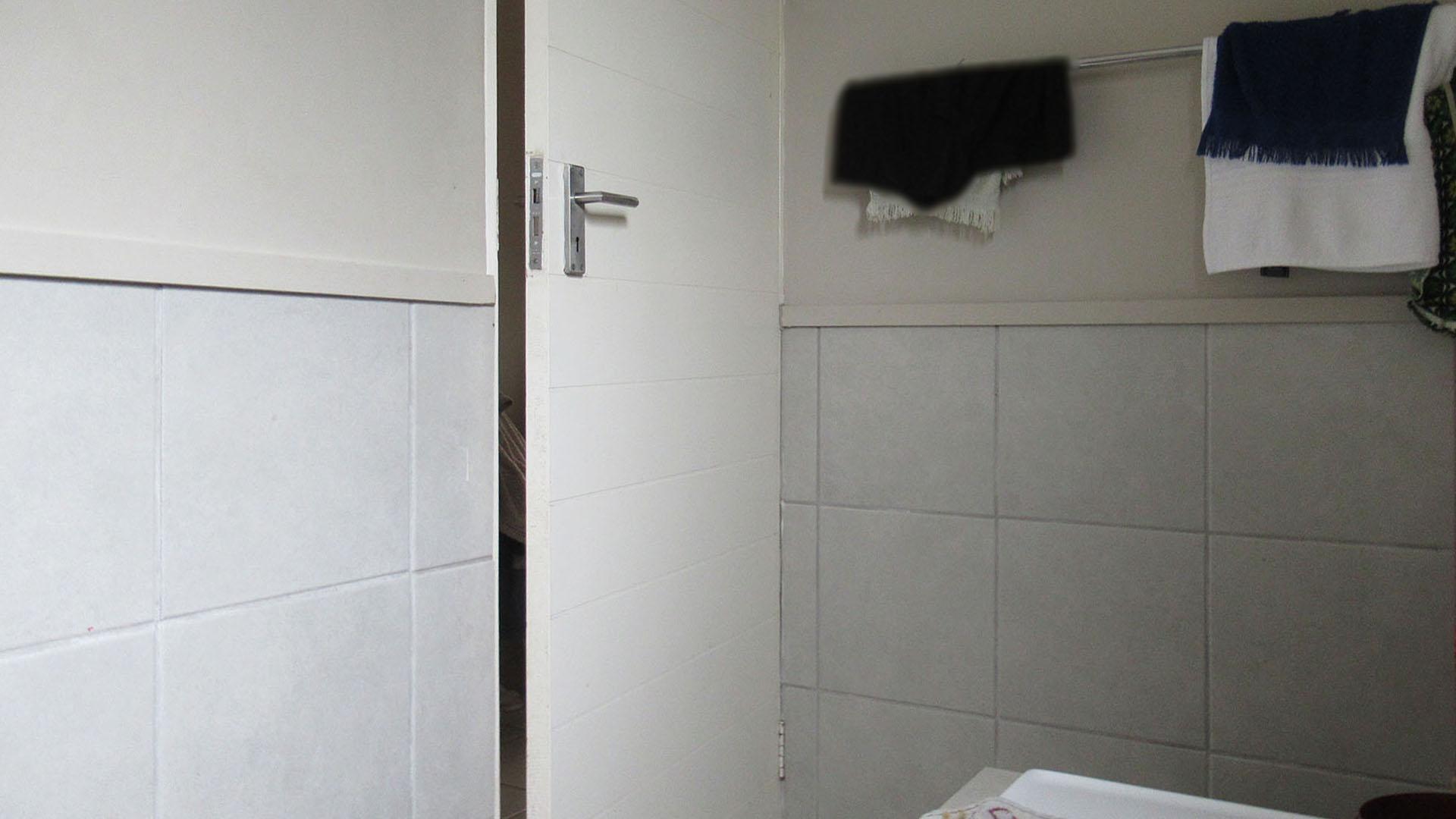 Bathroom 1 - 5 square meters of property in South Hills