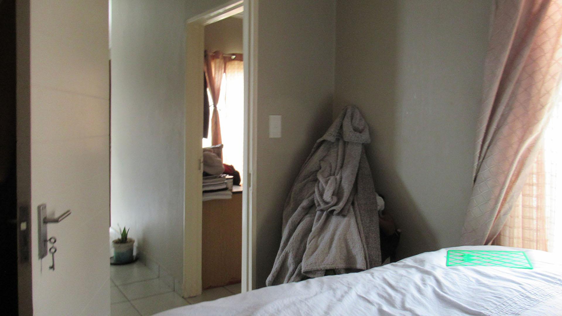 Bed Room 1 - 11 square meters of property in South Hills