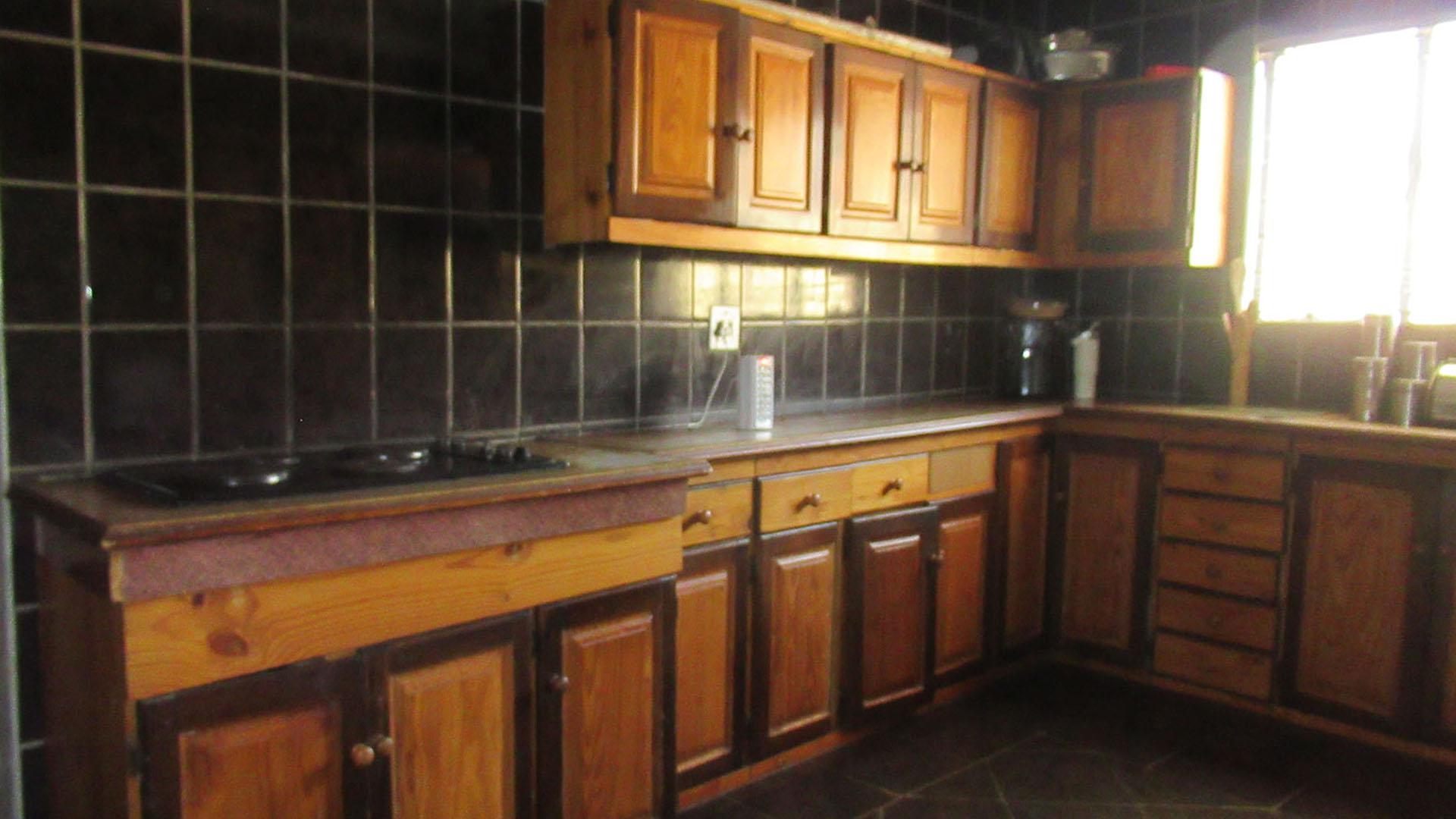 Kitchen - 29 square meters of property in Palm Ridge