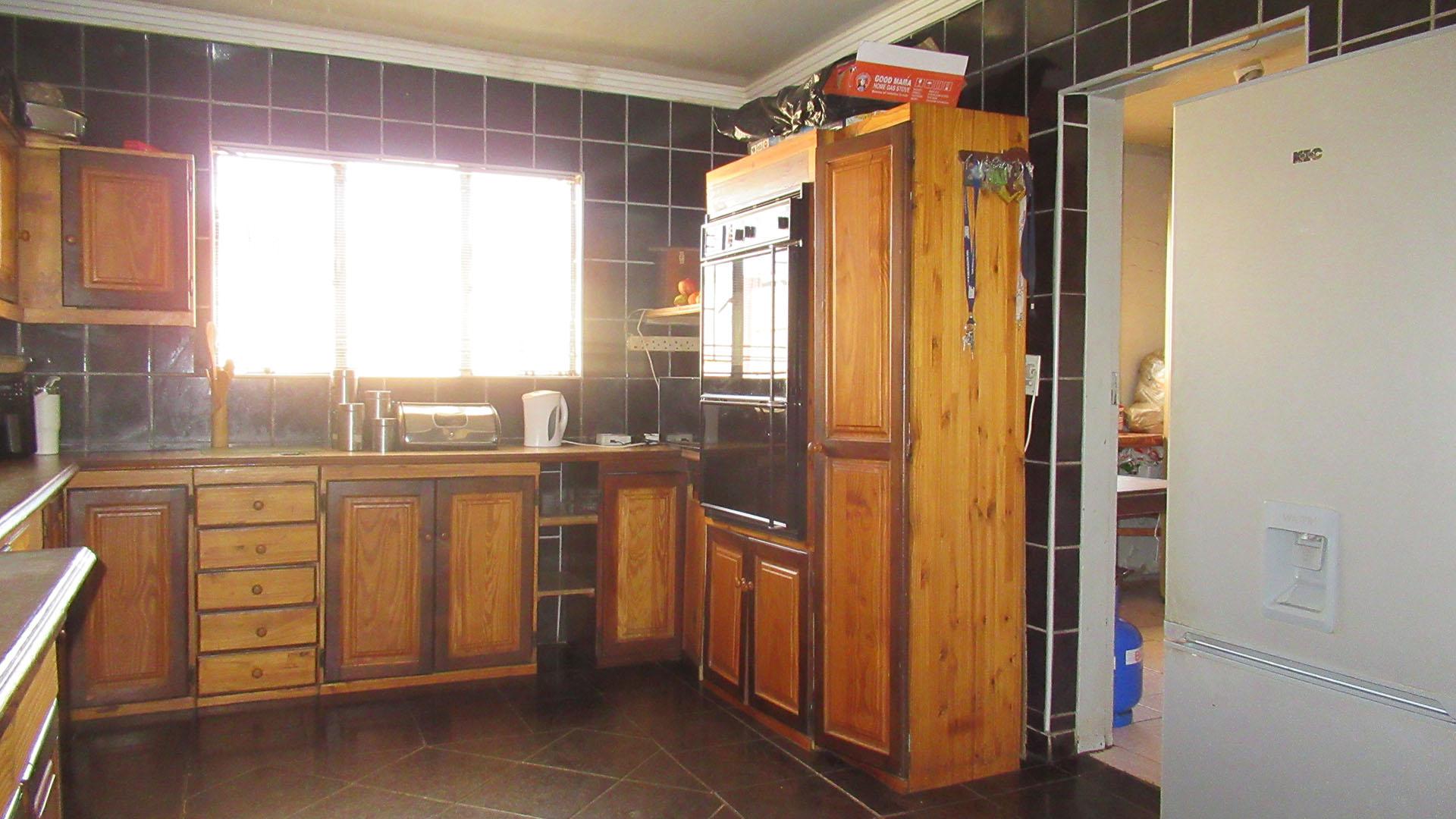 Kitchen - 29 square meters of property in Palm Ridge
