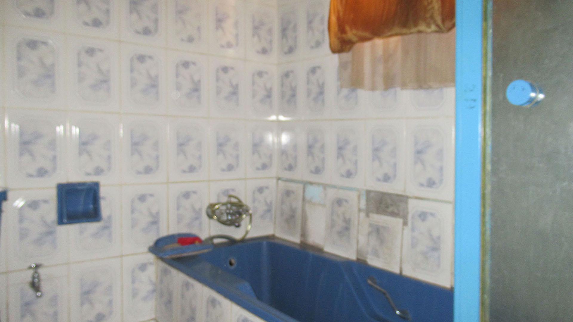Main Bathroom - 7 square meters of property in Palm Ridge
