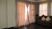 Lounges - 20 square meters of property in Palm Ridge