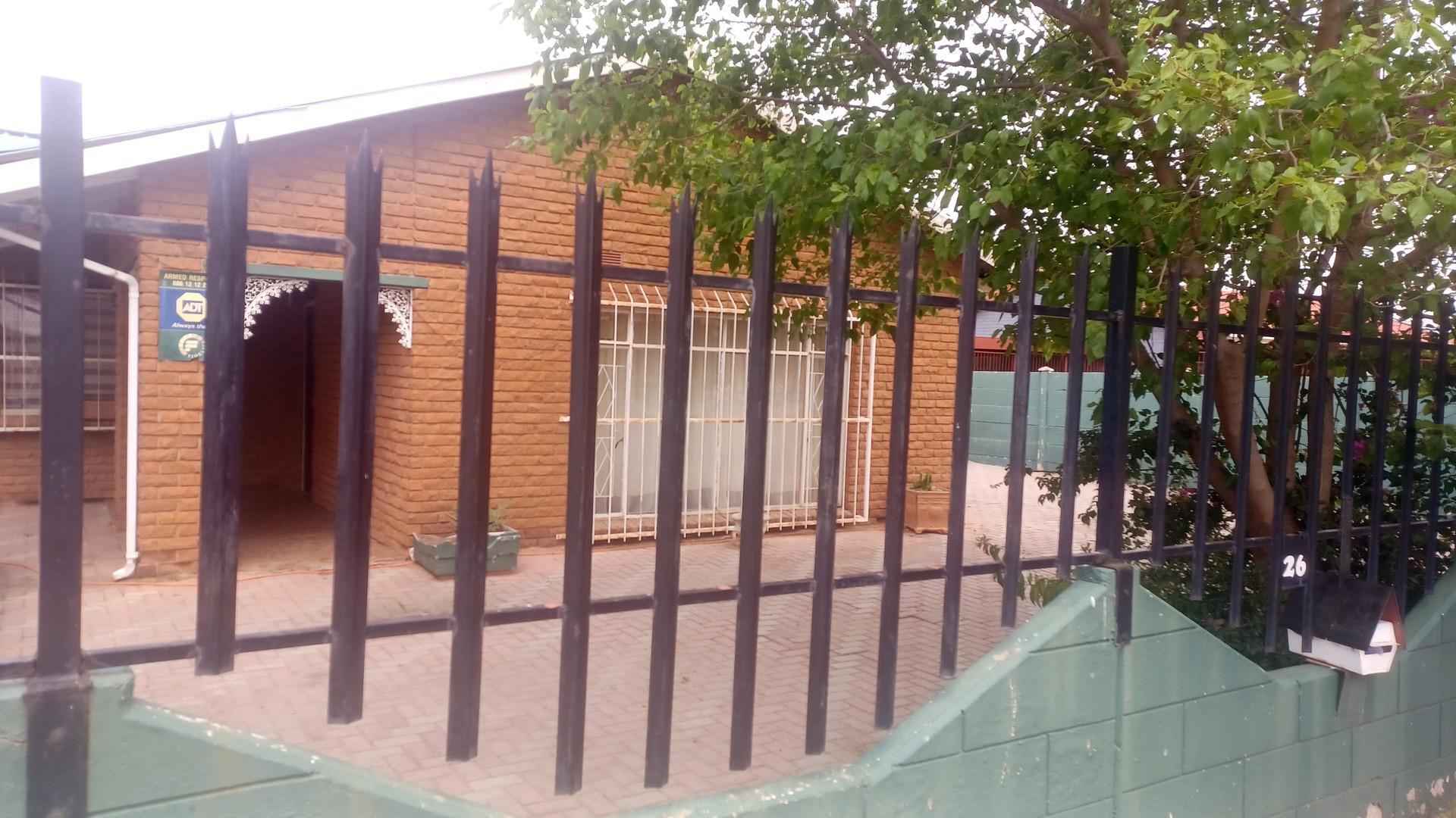 Front View of property in Bedelia