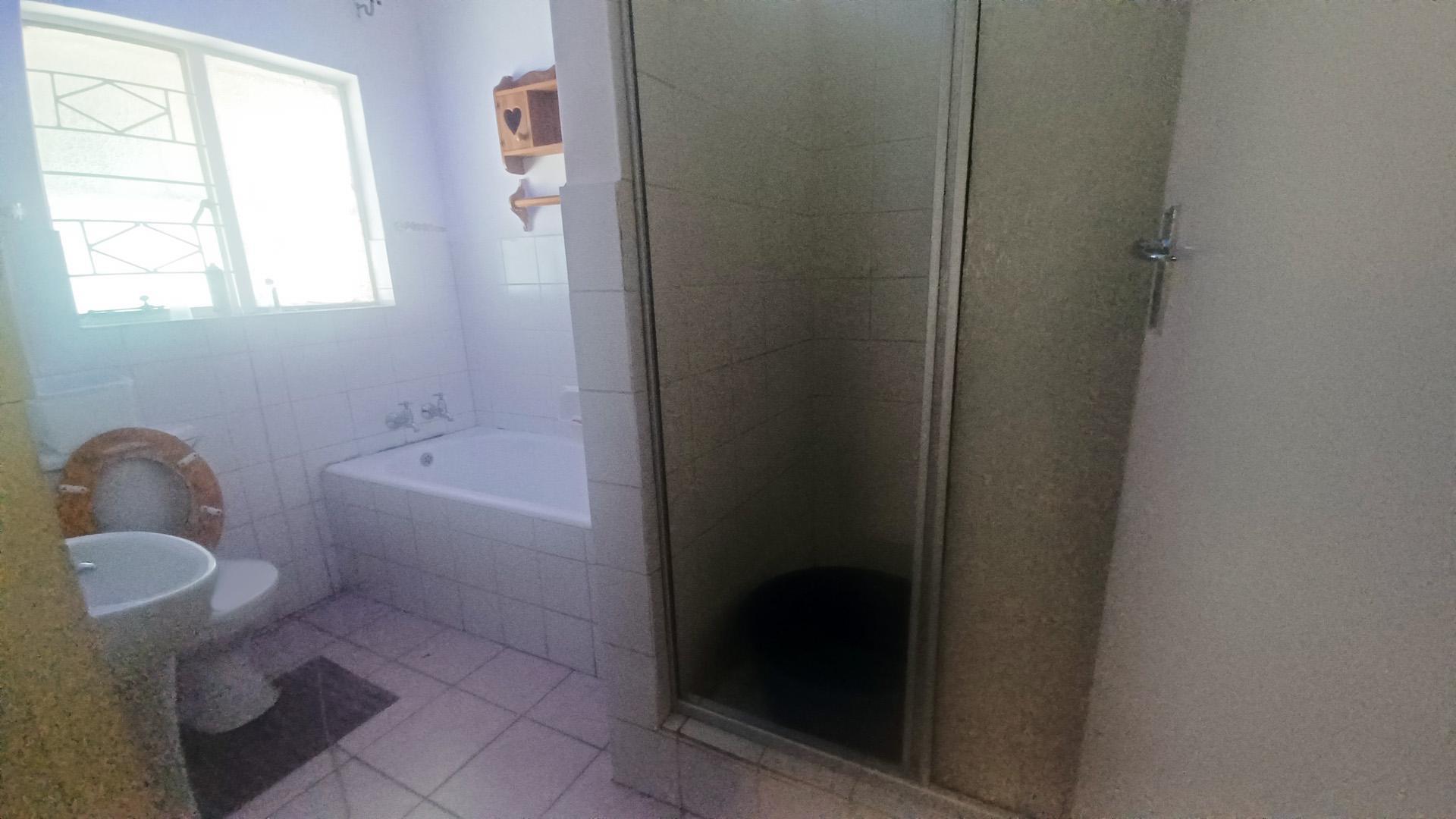 Bathroom 1 of property in Bedelia