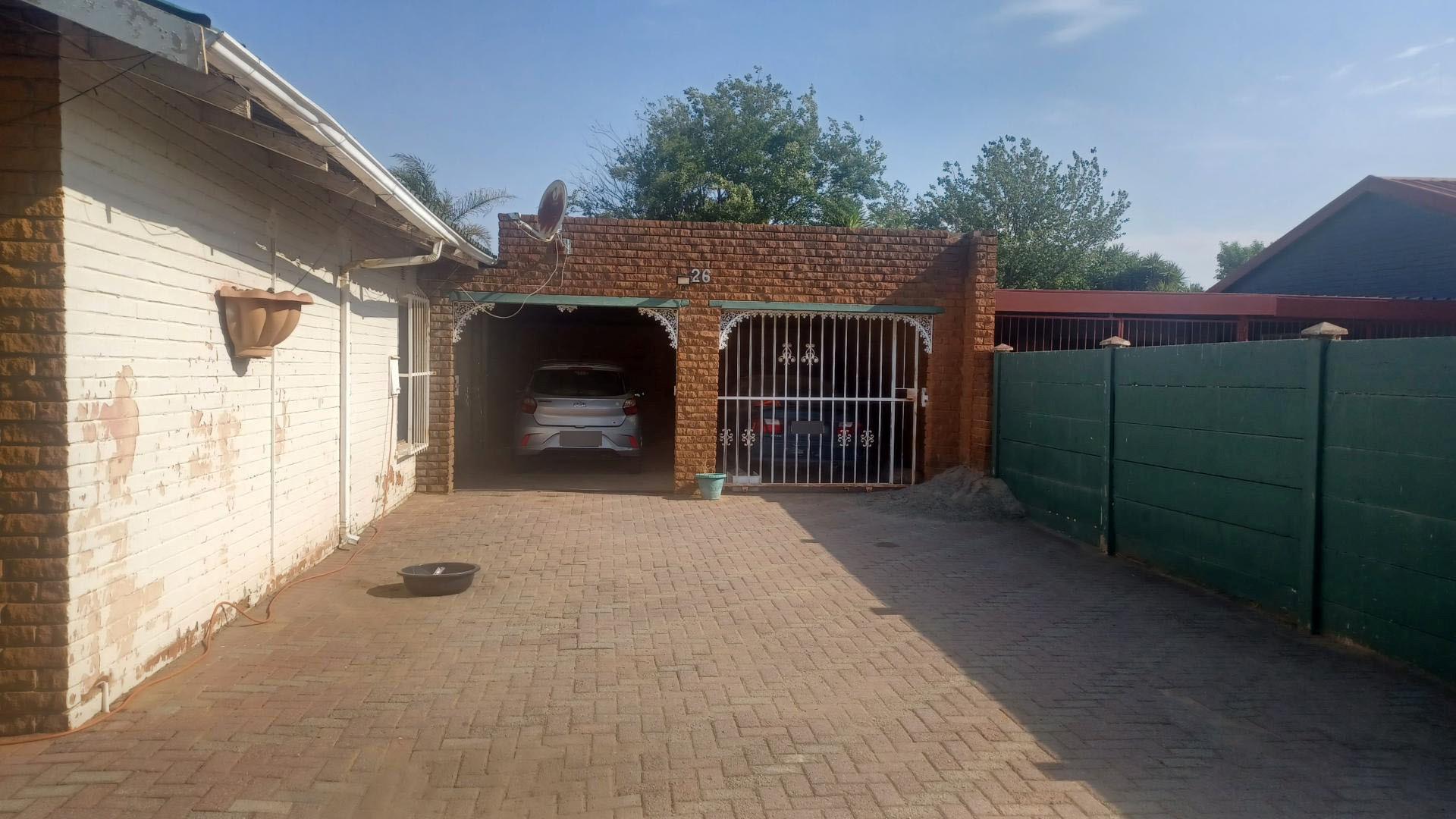 Front View of property in Bedelia