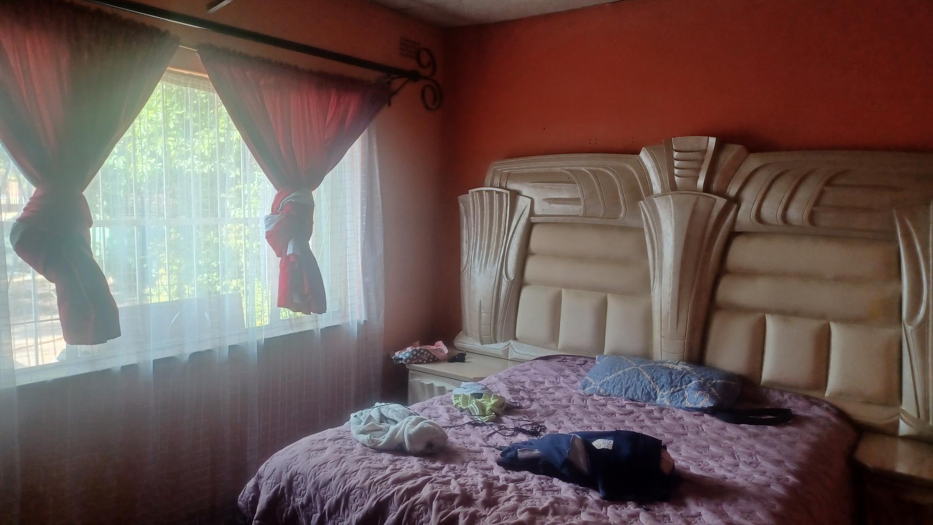 Bed Room 1 of property in Bedelia