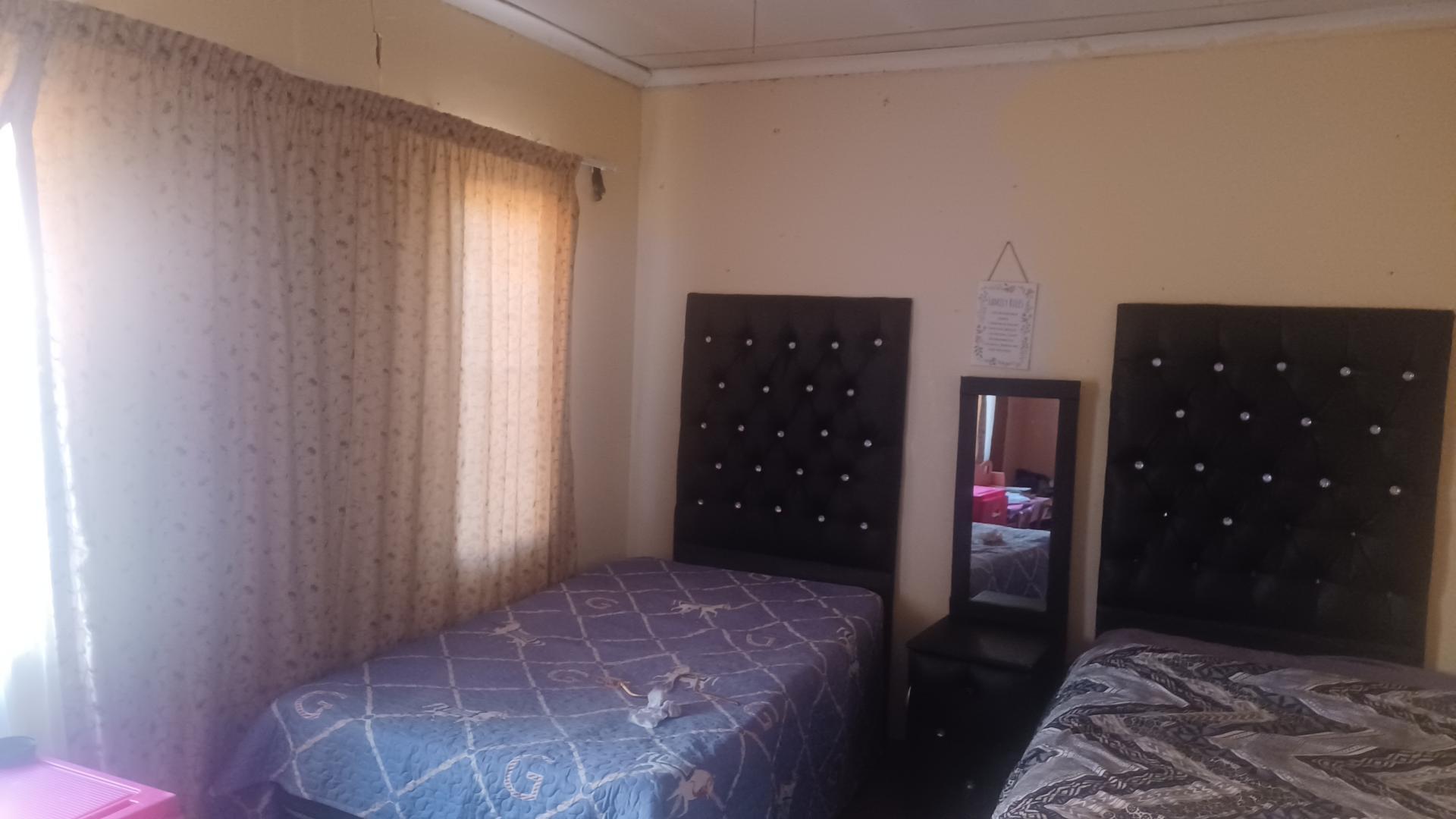 Bed Room 2 of property in Bedelia