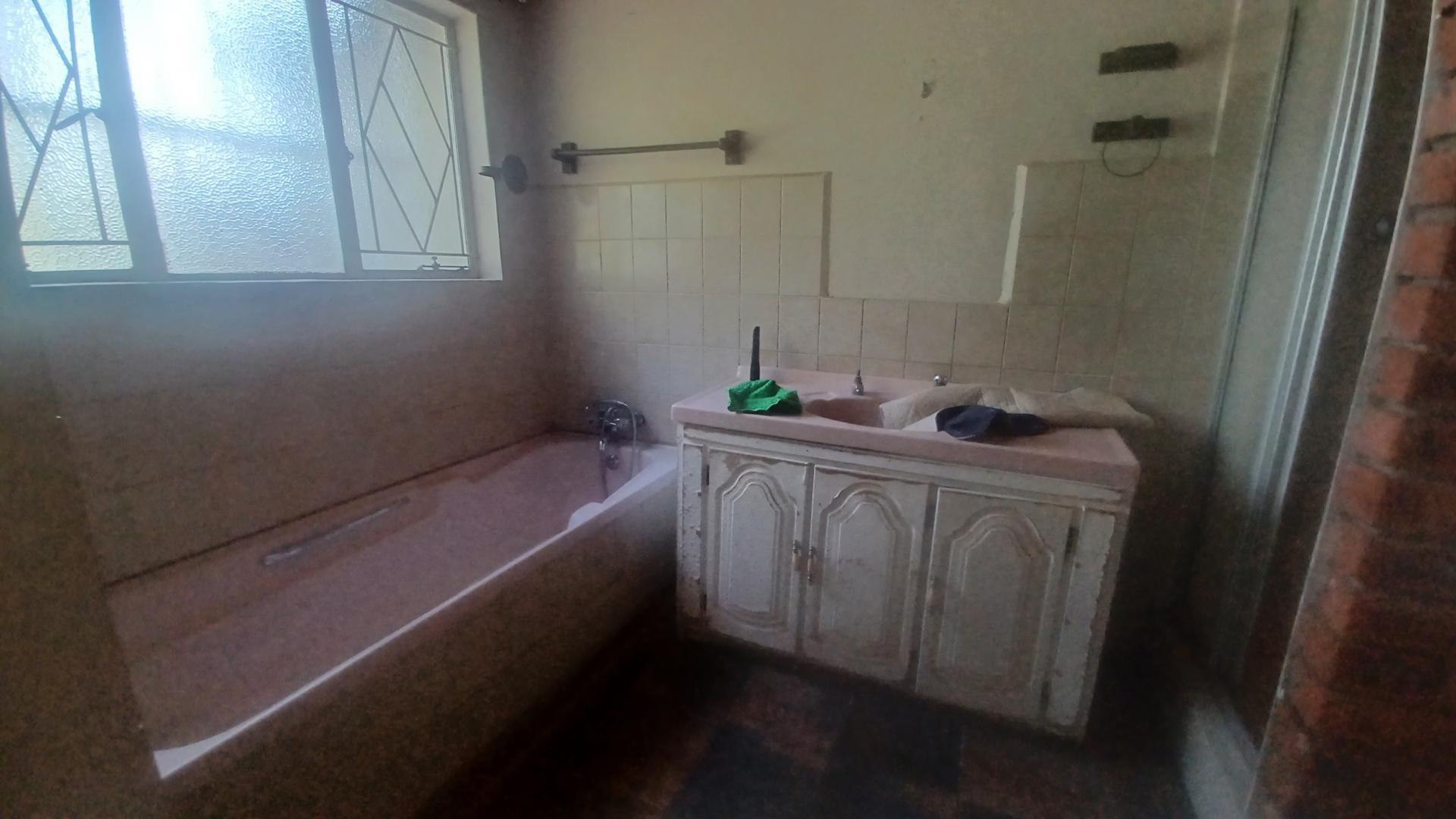 Bathroom 2 of property in Bedelia