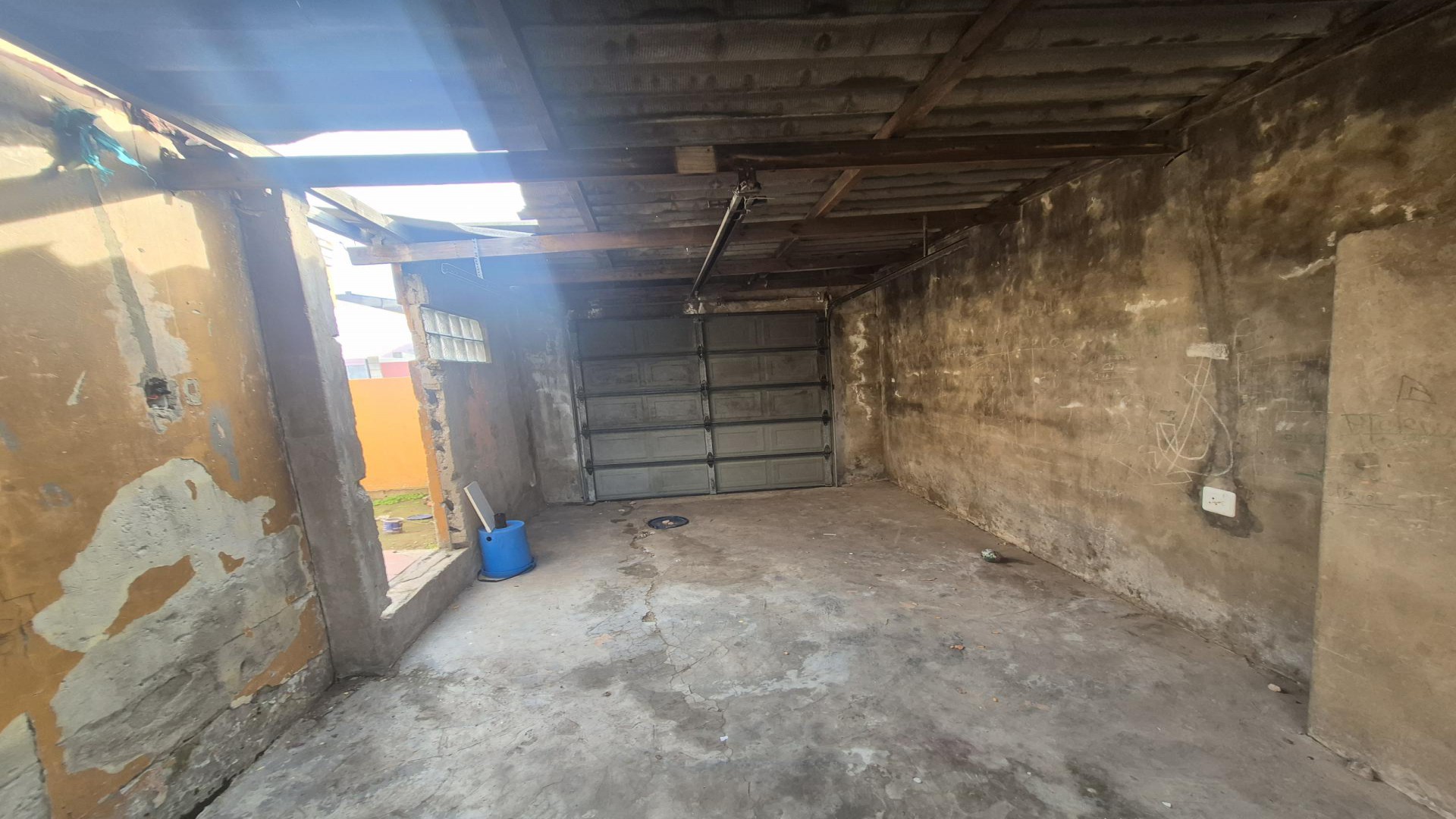 Garage of property in Kwadwesi