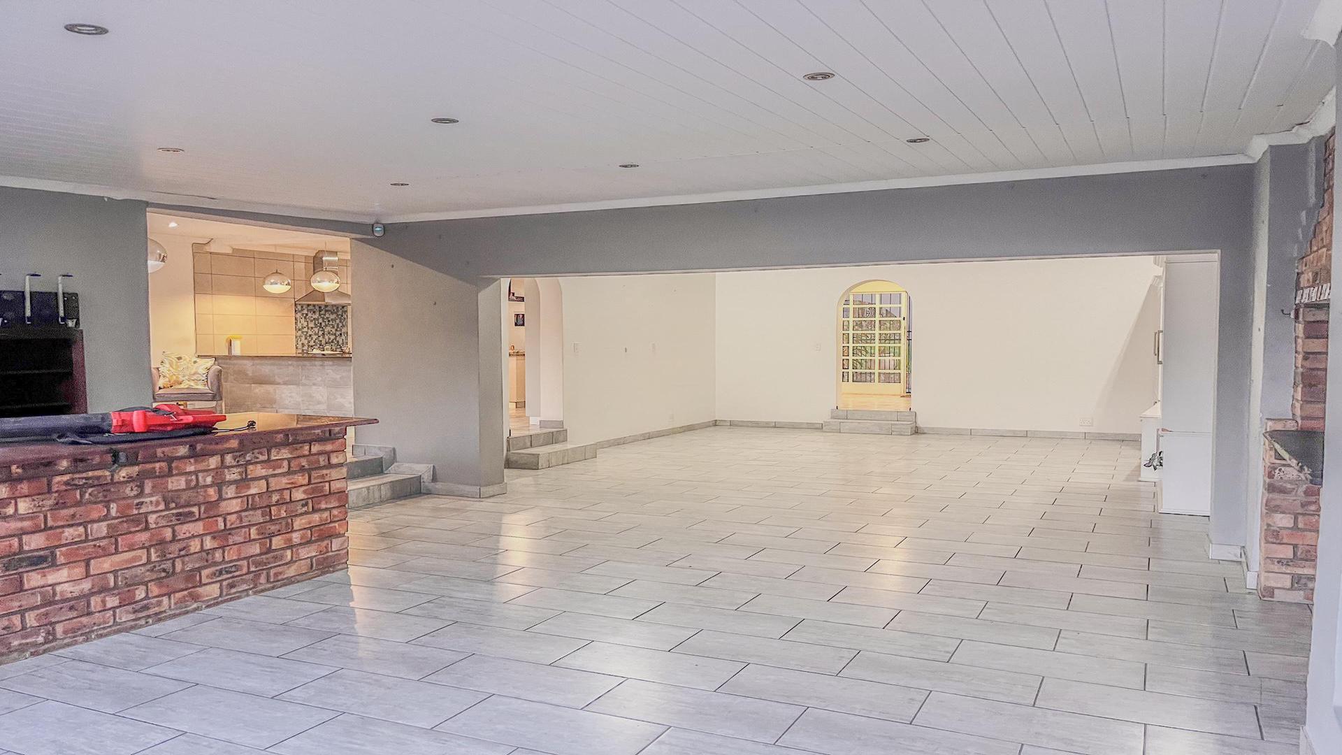 Lounges of property in Beacon Bay North