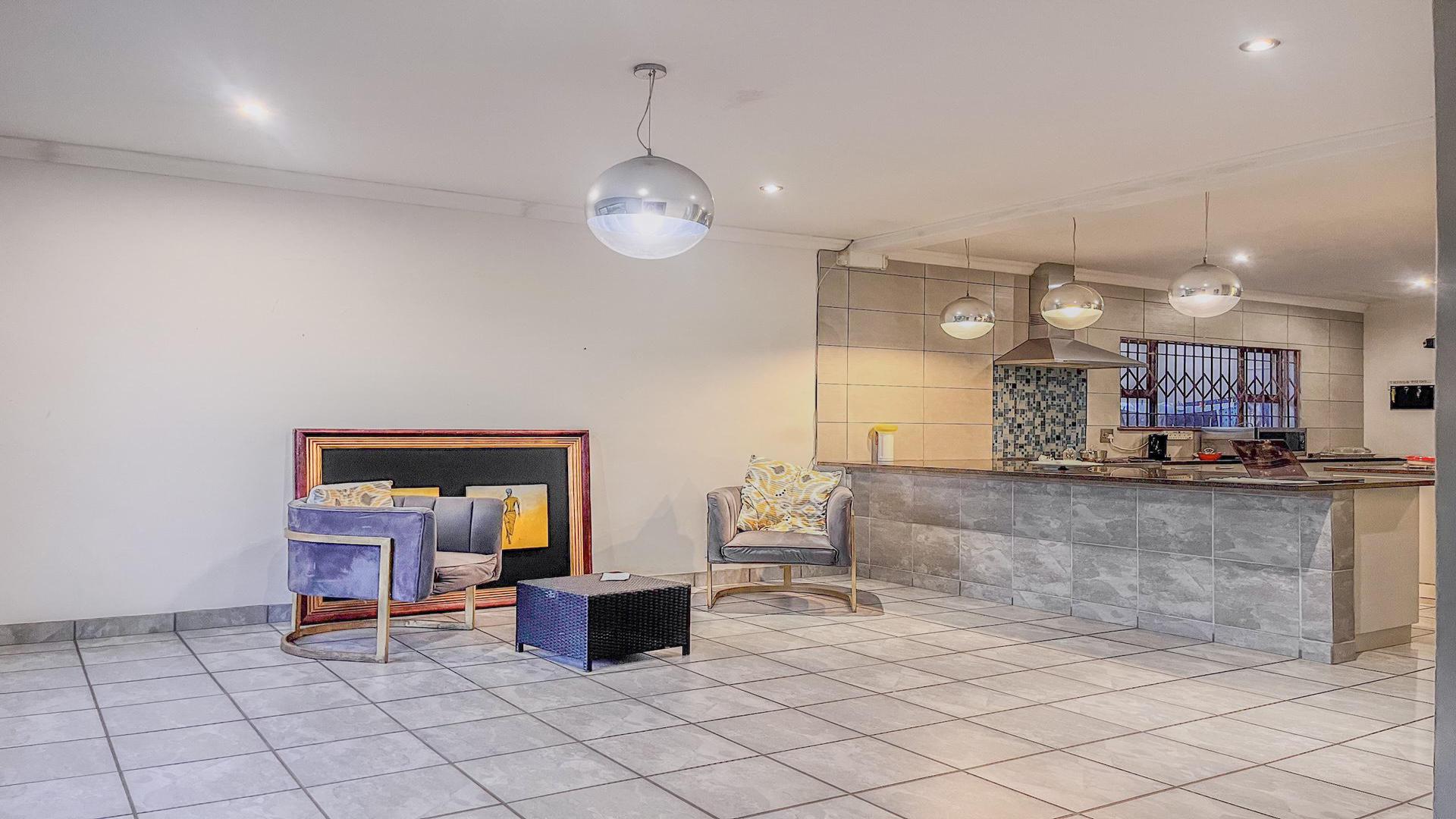 Dining Room of property in Beacon Bay North