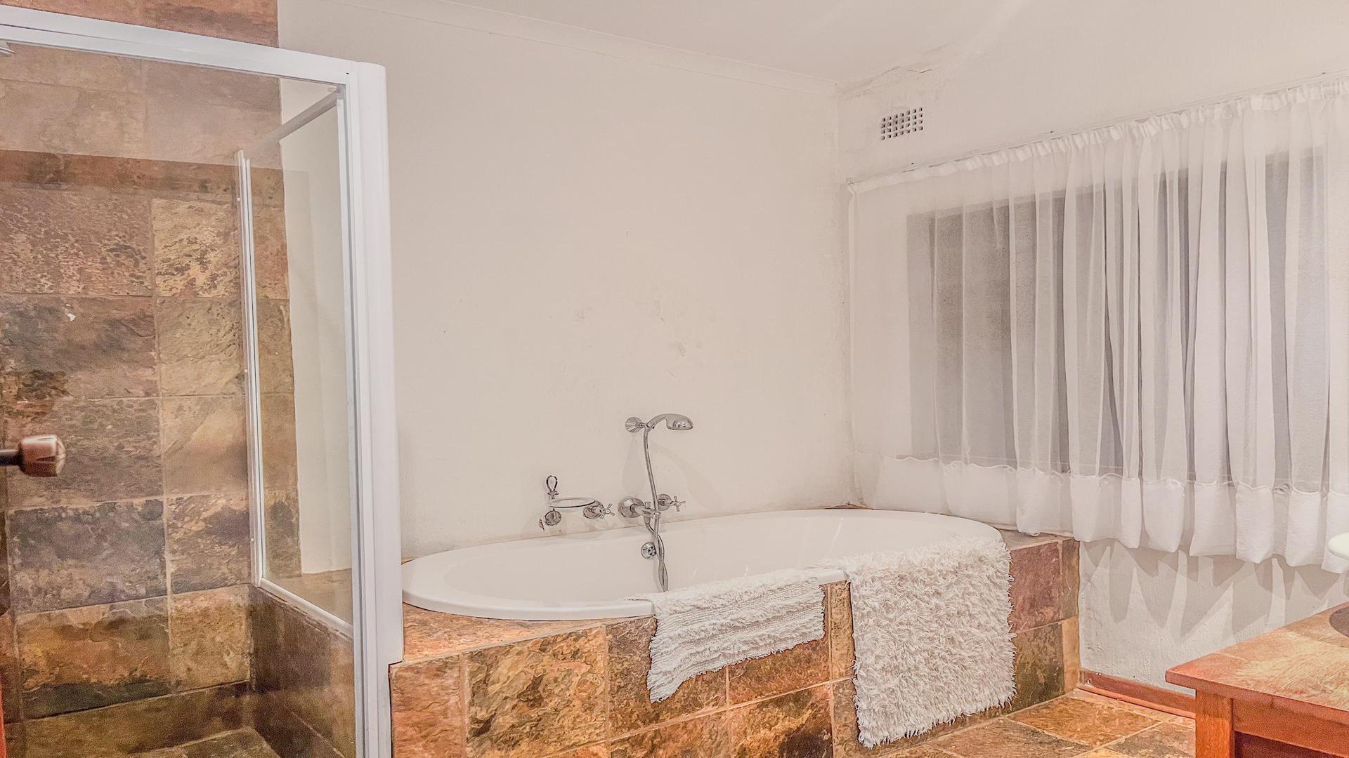 Bathroom 1 of property in Beacon Bay North