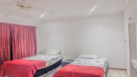 Bed Room 2 of property in Beacon Bay North