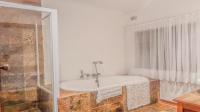 Bathroom 1 of property in Beacon Bay North