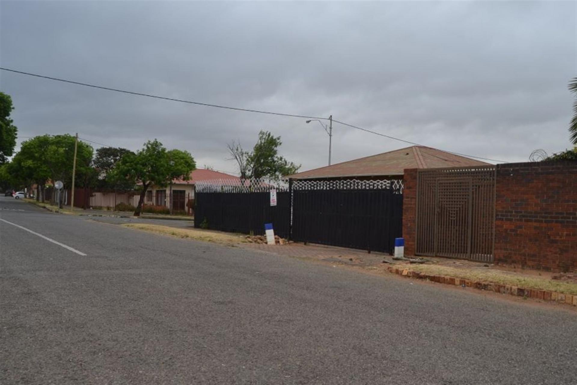 Front View of property in Crosby
