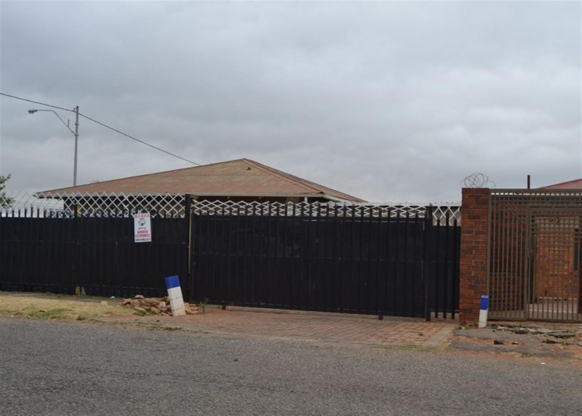 Front View of property in Crosby