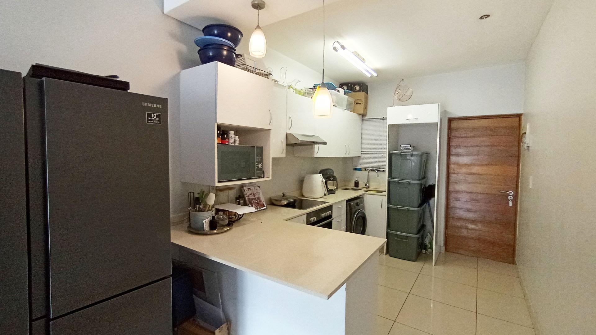 Kitchen - 12 square meters of property in Umhlanga Rocks