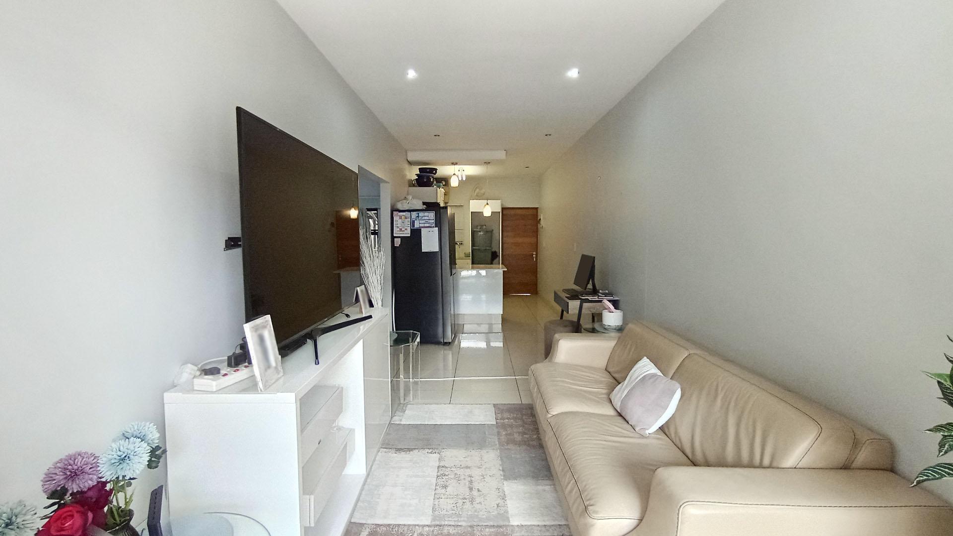 Lounges - 21 square meters of property in Umhlanga Rocks