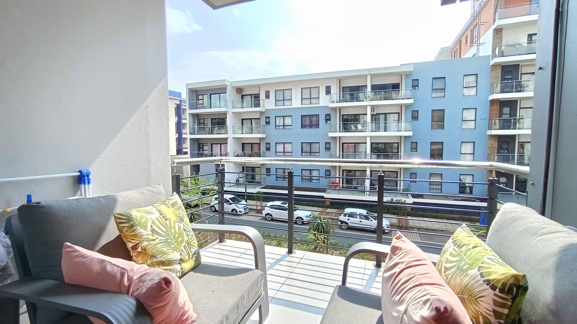 Balcony - 7 square meters of property in Umhlanga Rocks