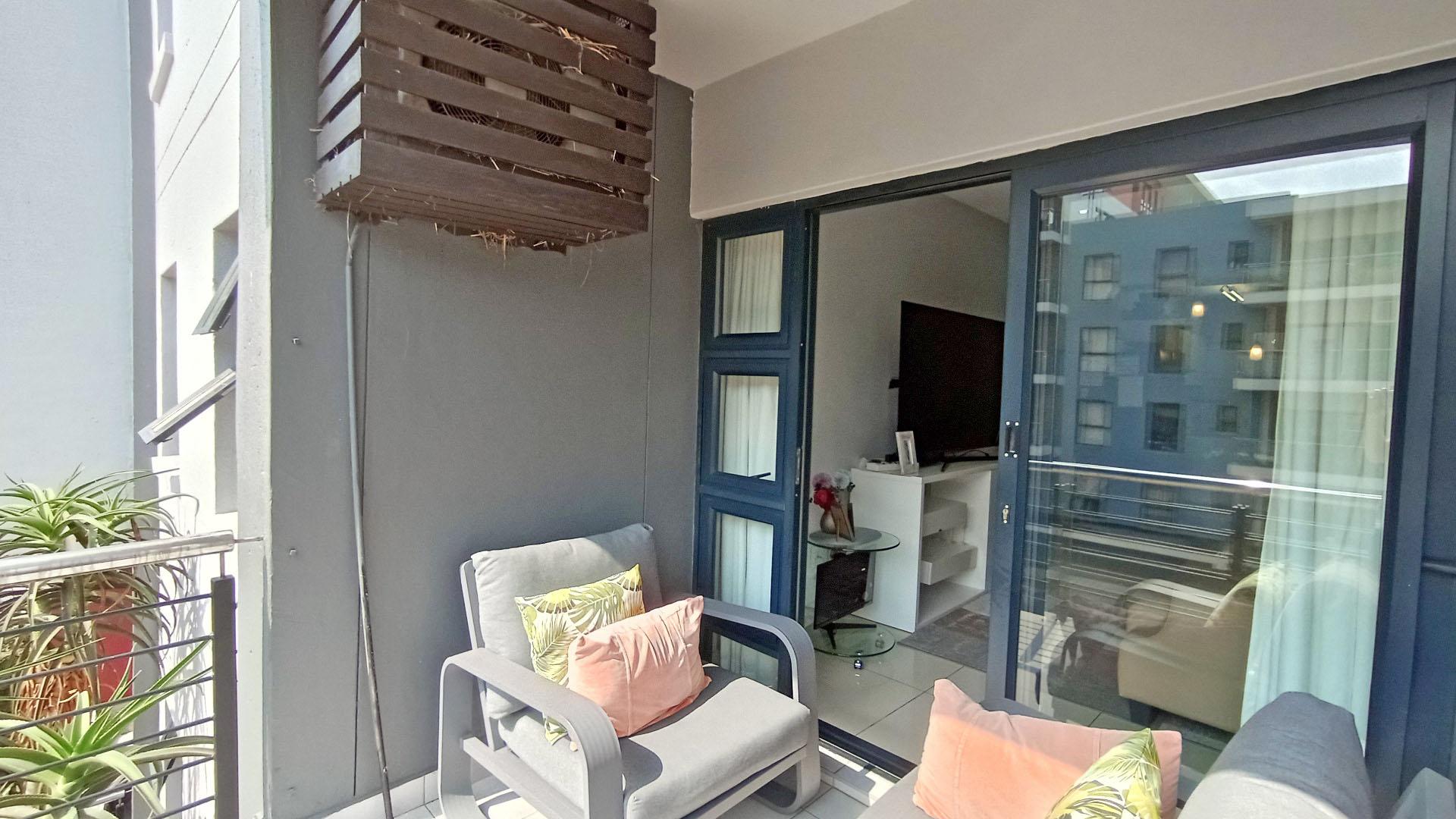 Balcony - 7 square meters of property in Umhlanga Rocks