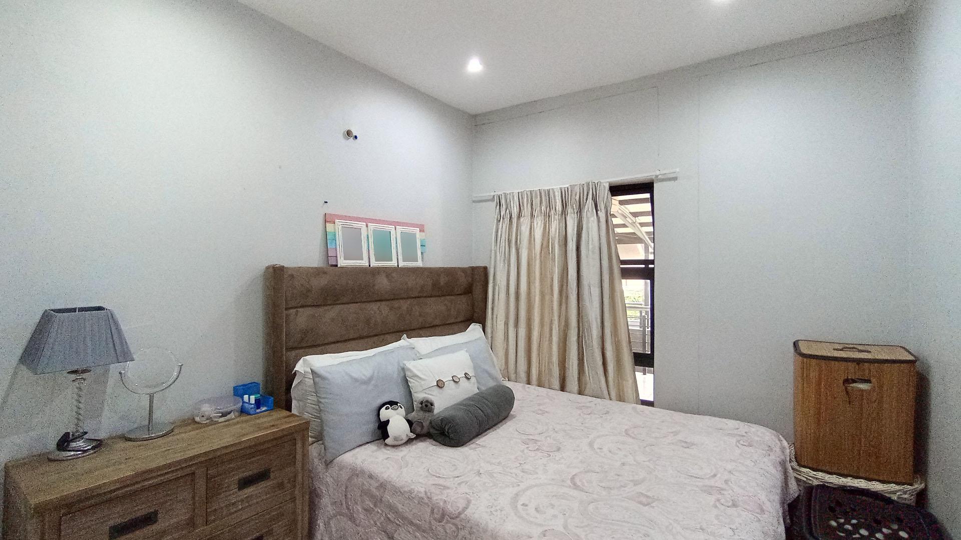 Bed Room 1 - 12 square meters of property in Umhlanga Rocks