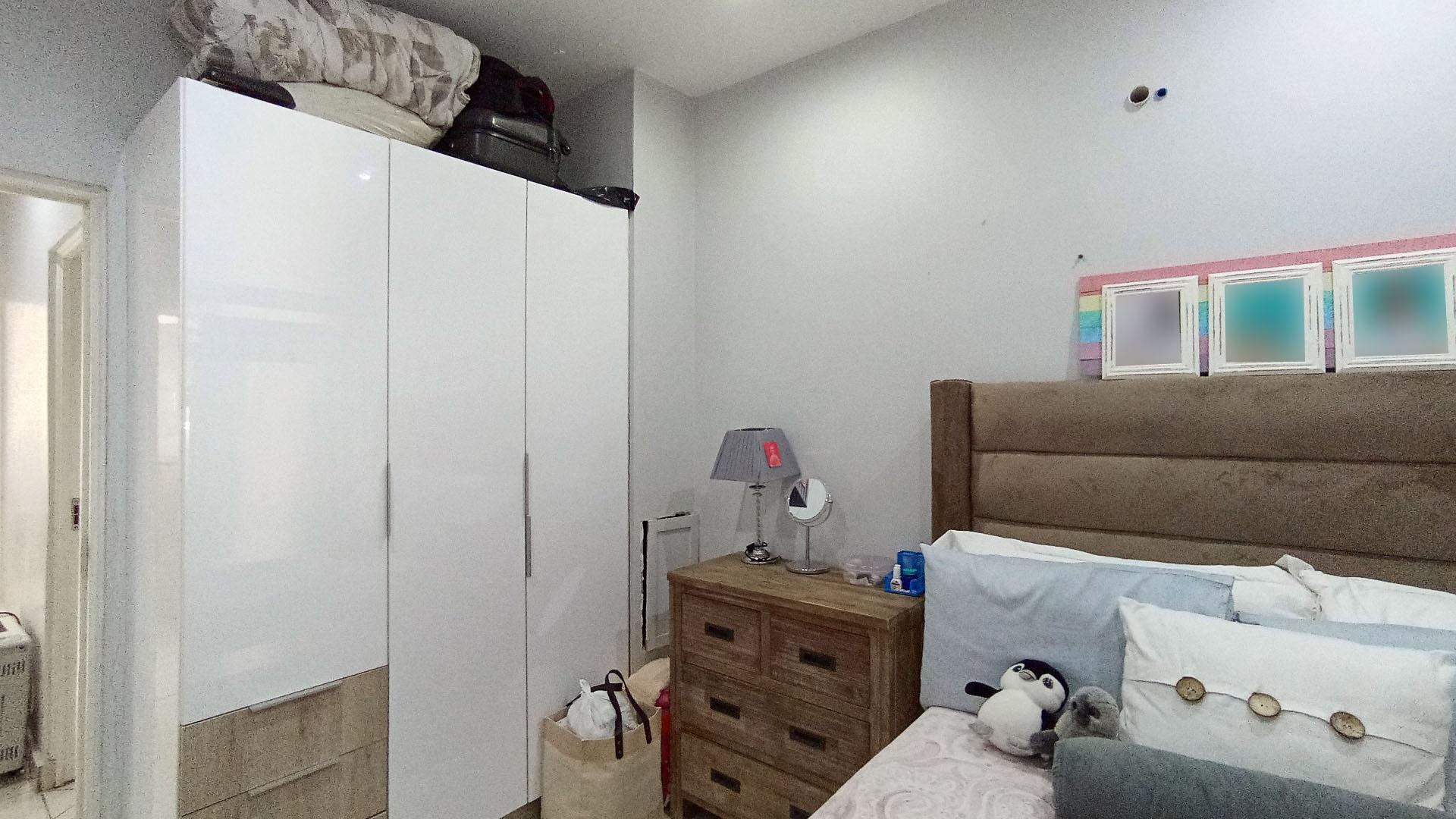 Bed Room 1 - 12 square meters of property in Umhlanga Rocks