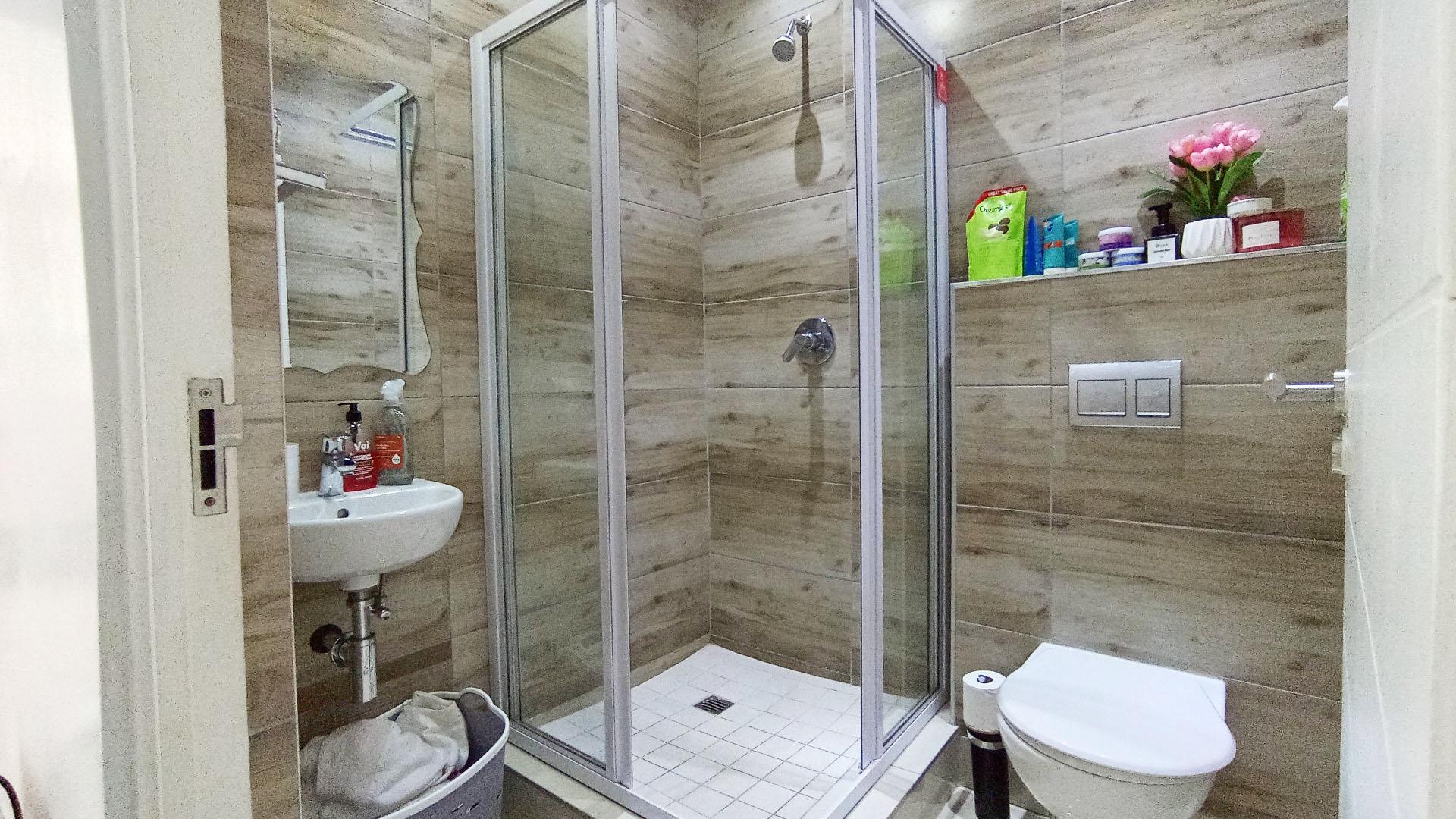 Bathroom 1 - 4 square meters of property in Umhlanga Rocks