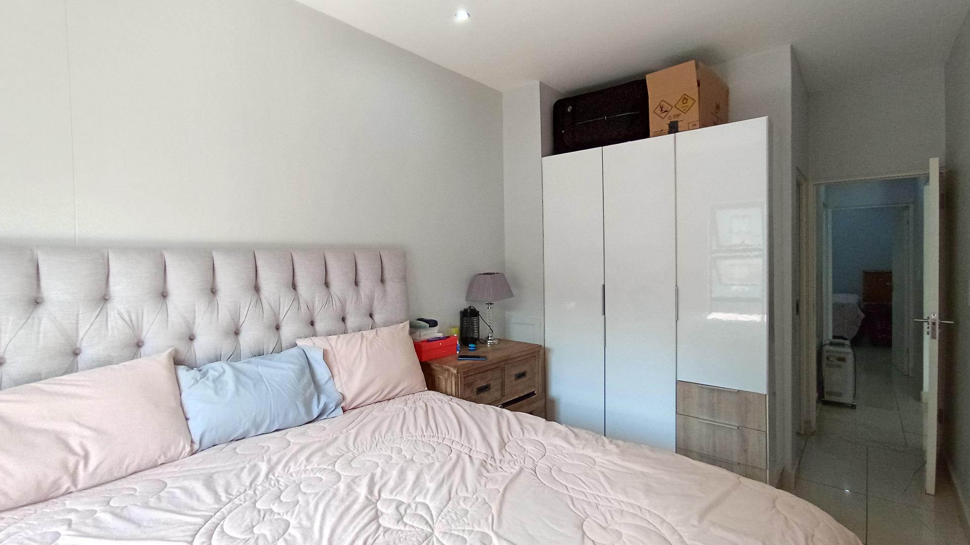 Main Bedroom - 15 square meters of property in Umhlanga Rocks