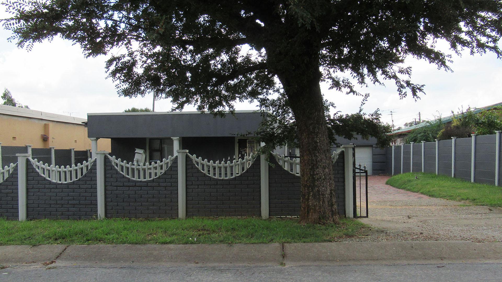 Front View of property in Davidsonville