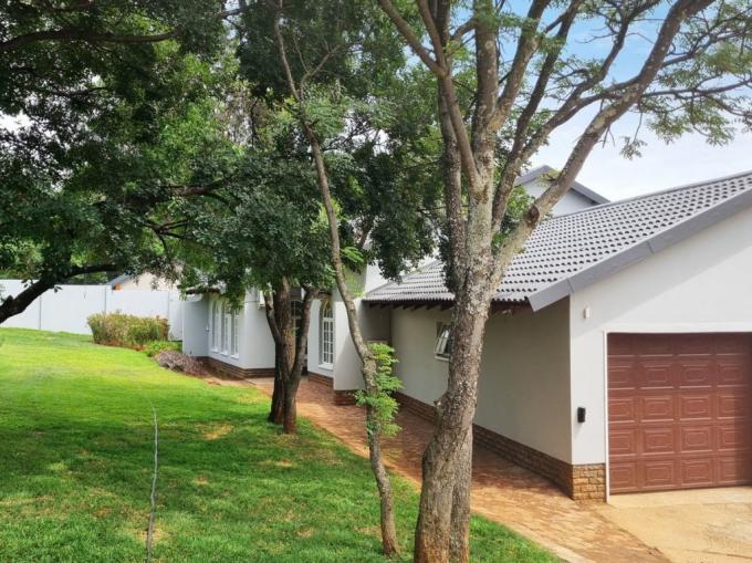 4 Bedroom House for Sale For Sale in Protea Park Remove - MR659856