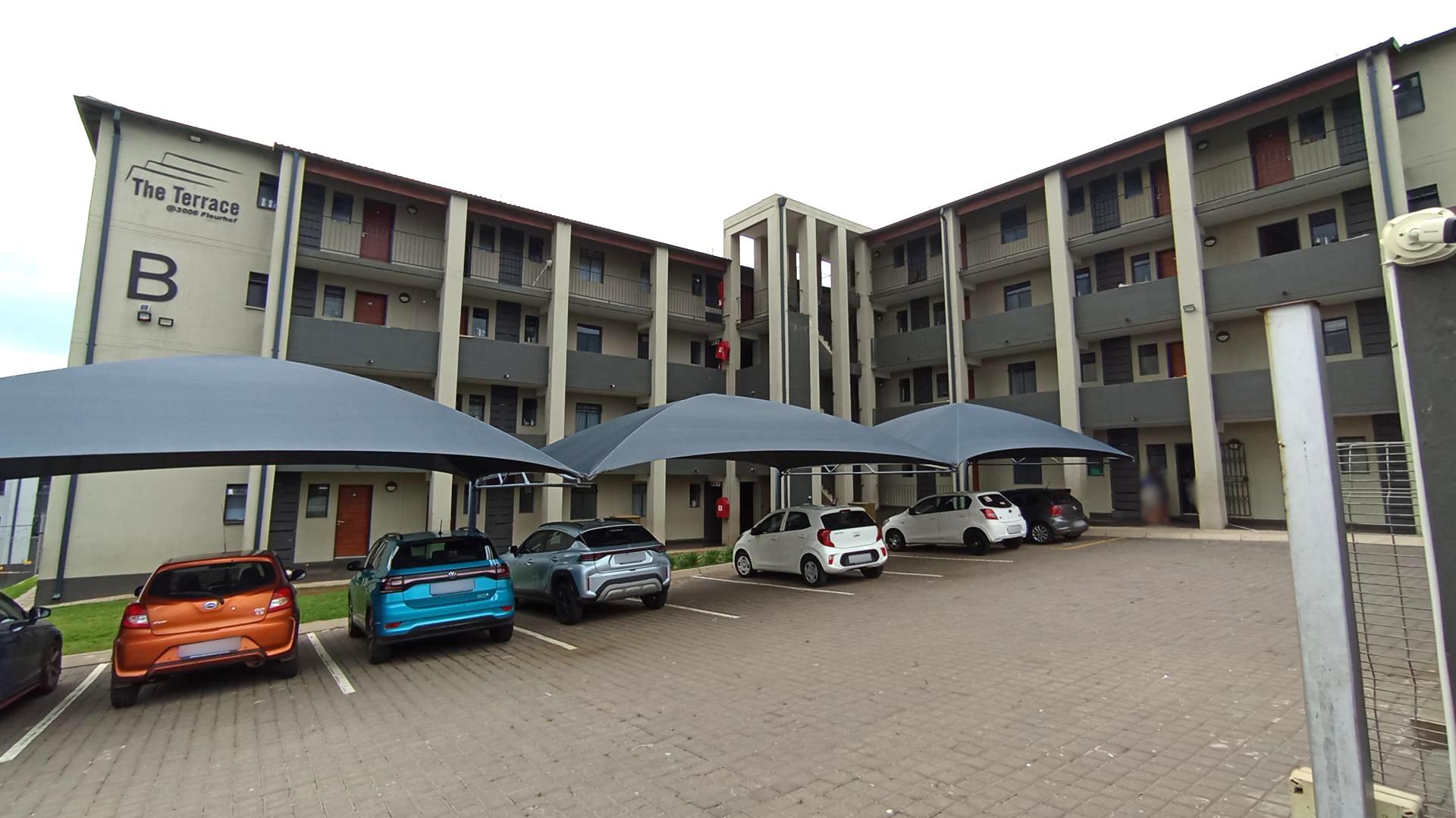 Front View of property in Fleurhof