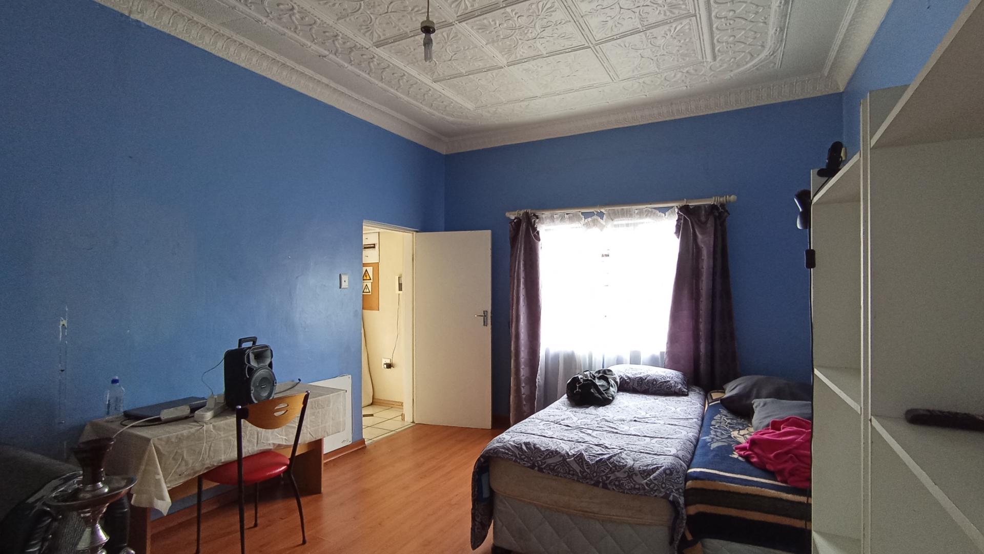Bed Room 1 - 38 square meters of property in Brixton