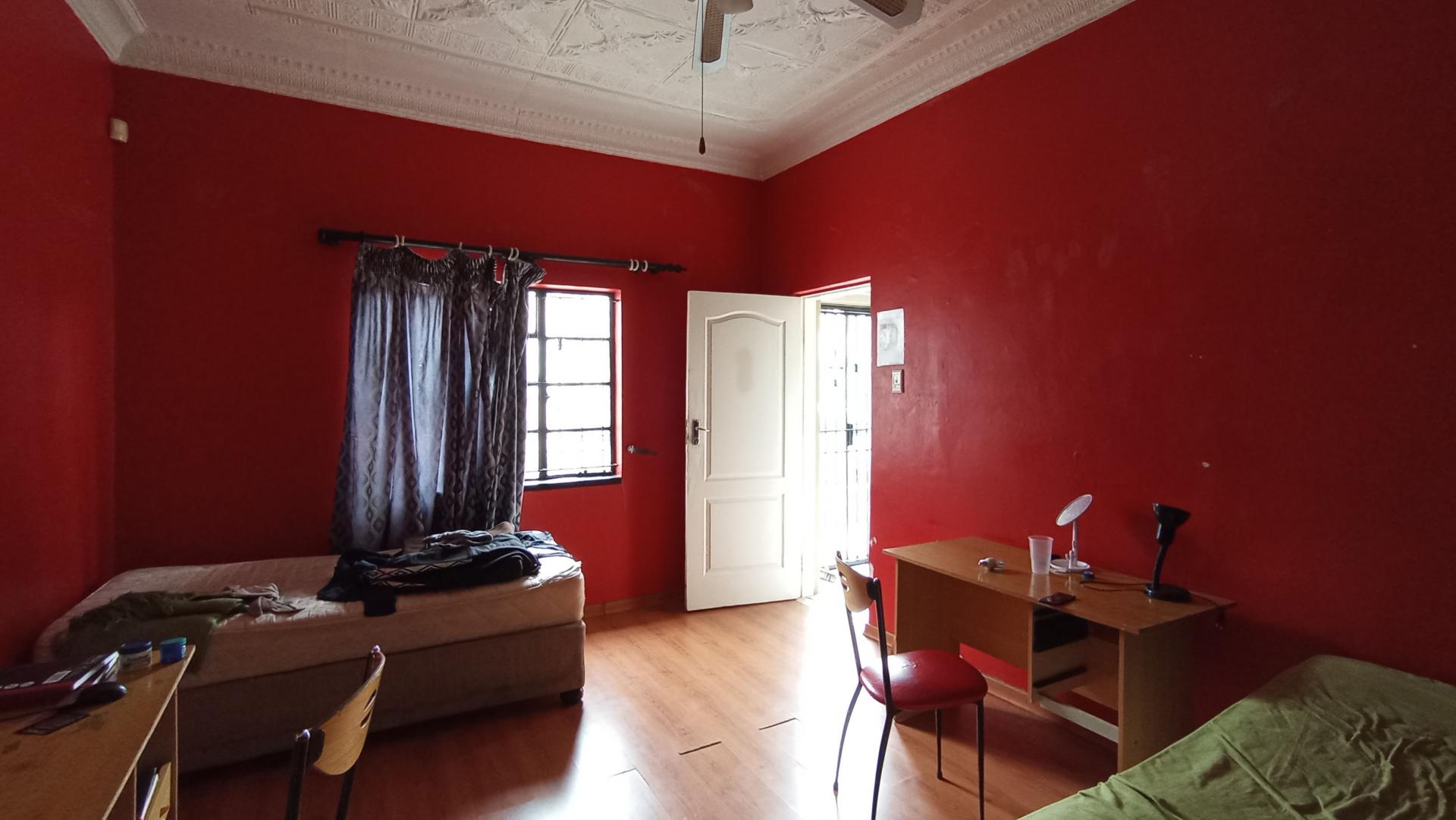 Bed Room 2 - 38 square meters of property in Brixton