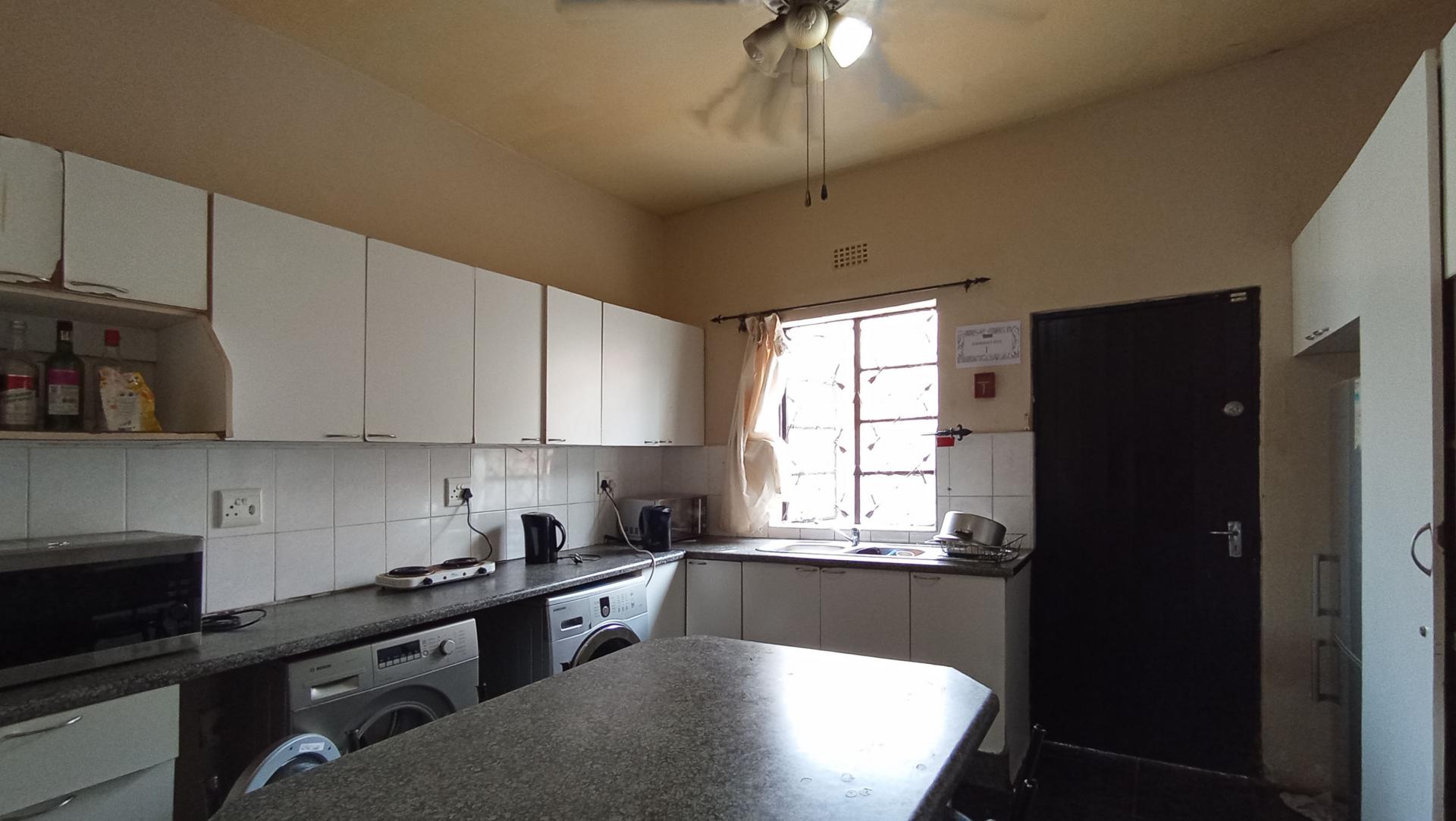 Kitchen - 22 square meters of property in Brixton