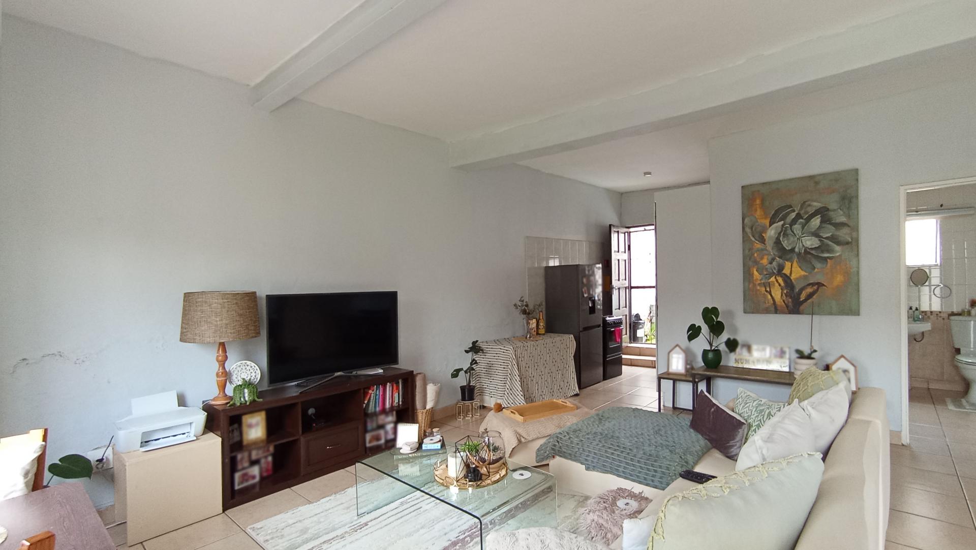 Lounges - 45 square meters of property in Brixton